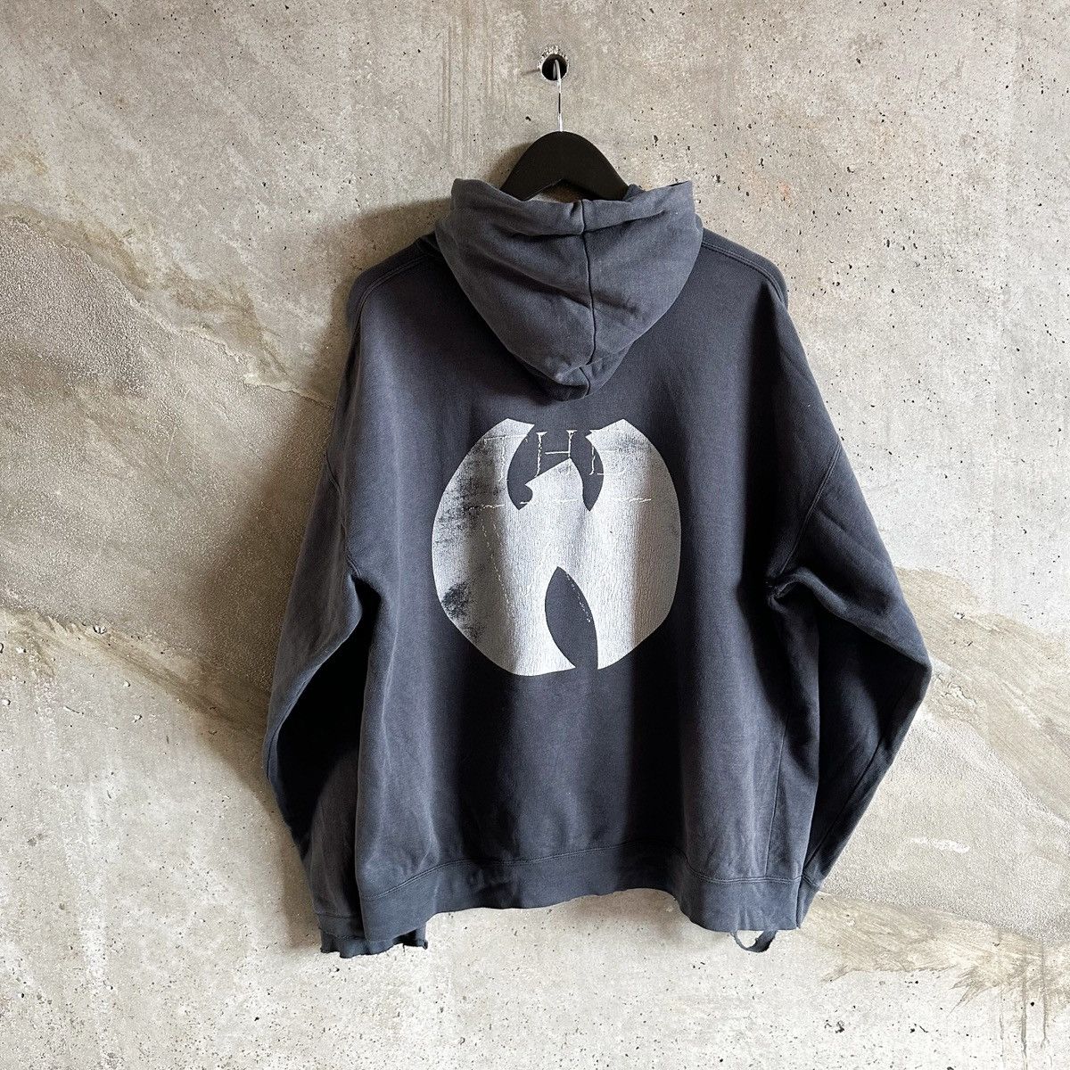 Wu-Tang Clan 2000’s Vintage THRASHED WU TANG CLAN Hoodie Size US XL / EU 56 / 4 - 1 Thumbnail