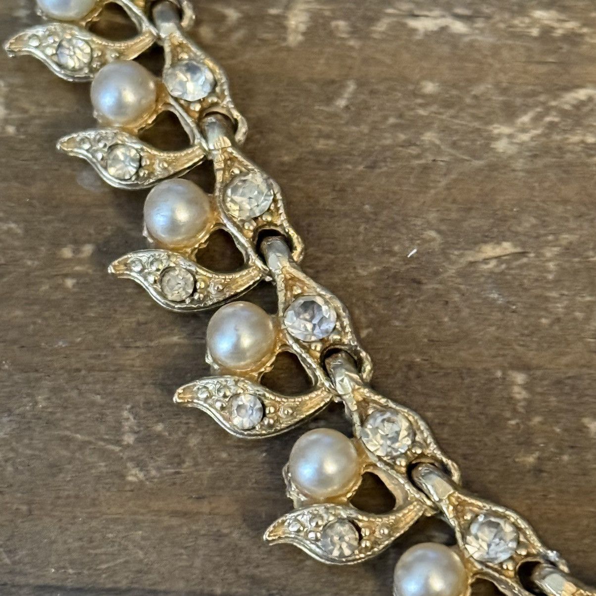 Vintage Vintage gold rhinestone and pearls leaf vine choker necklace Size ONE SIZE - 4 Thumbnail