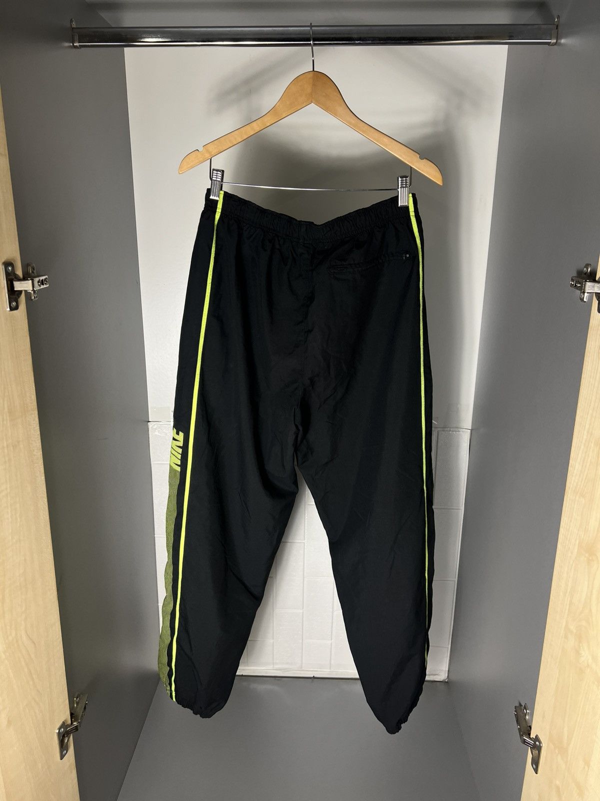 Nike VINTAGE NIKE NYLON RETRO SWEATPANTS DRILL SWOOSH Y2K 90s SK8 Size US 32 / EU 48 - 13 Thumbnail