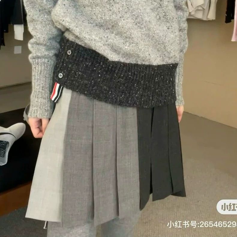 Thom Browne Thom browne The latest wool pleated skirt in gray three col Size 25" / US 0 / IT 36 - 8 Thumbnail
