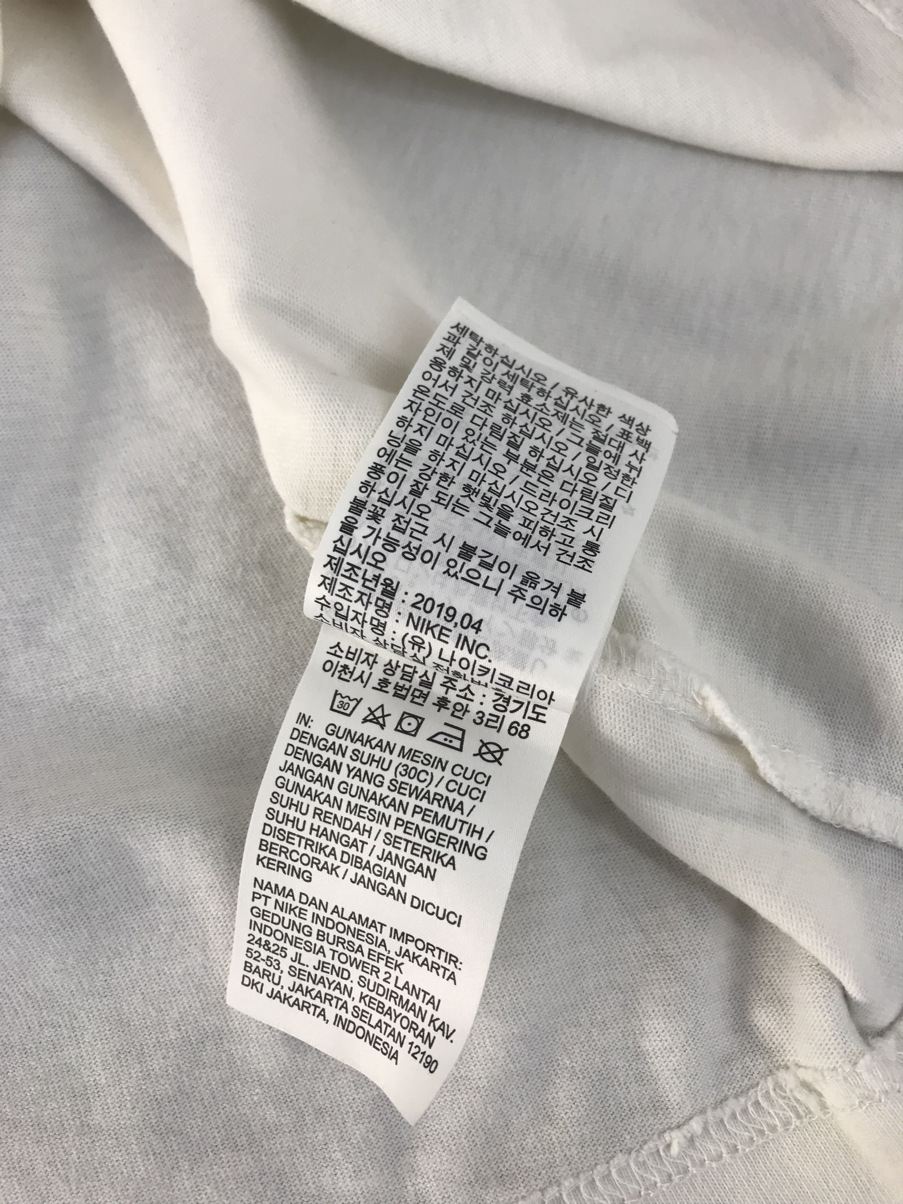 Nike Vintage Style Nike Swoosh Big Logo Printed Tee Size US XL / EU 56 / 4 - 7 Thumbnail