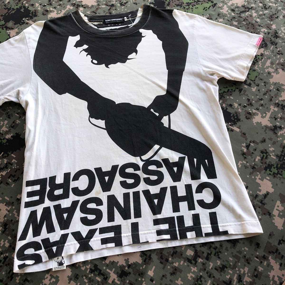 Expert Horror × Japanese Brand Roki Uniforms The Texas Chainsaw Masacre Tshirt Size US S / EU 44-46 / 1 - 1 Thumbnail