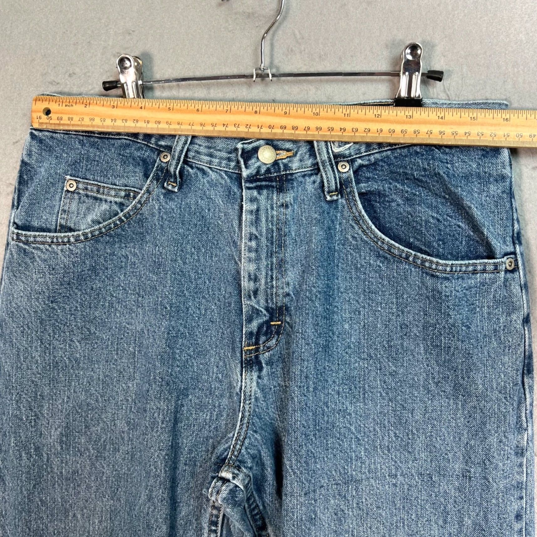 Wrangler Wrangler Mens 33 x 32 Relaxed Fit Straight Leg Blue Denim Jeans Shirt? Size US 33 - 5 Thumbnail