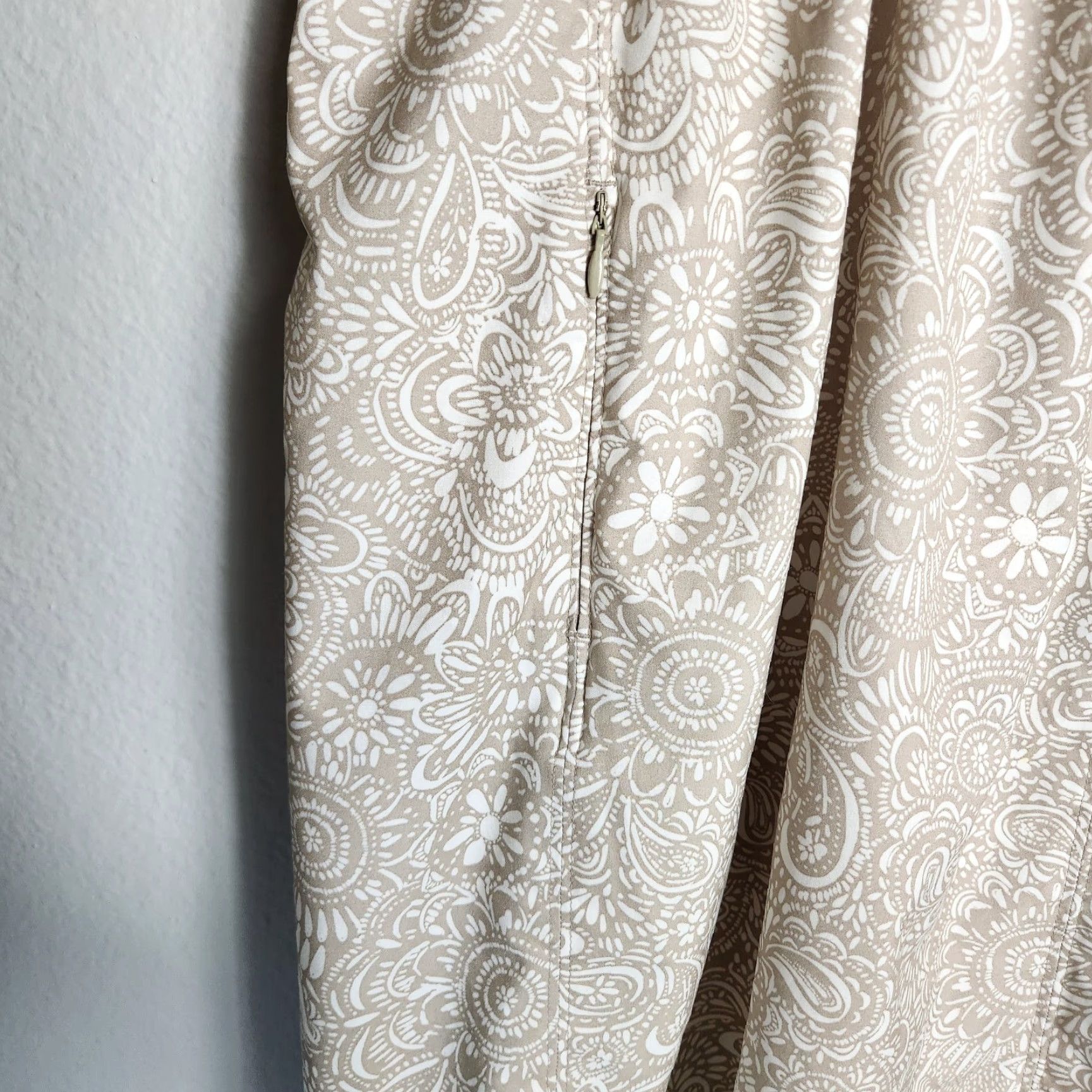 Athleta Athleta Womens Nearly Knotical Beige Paisley Floral Sleeveless Dress-Size 2 Size XS / US 0-2 / IT 36-38 - 4 Thumbnail
