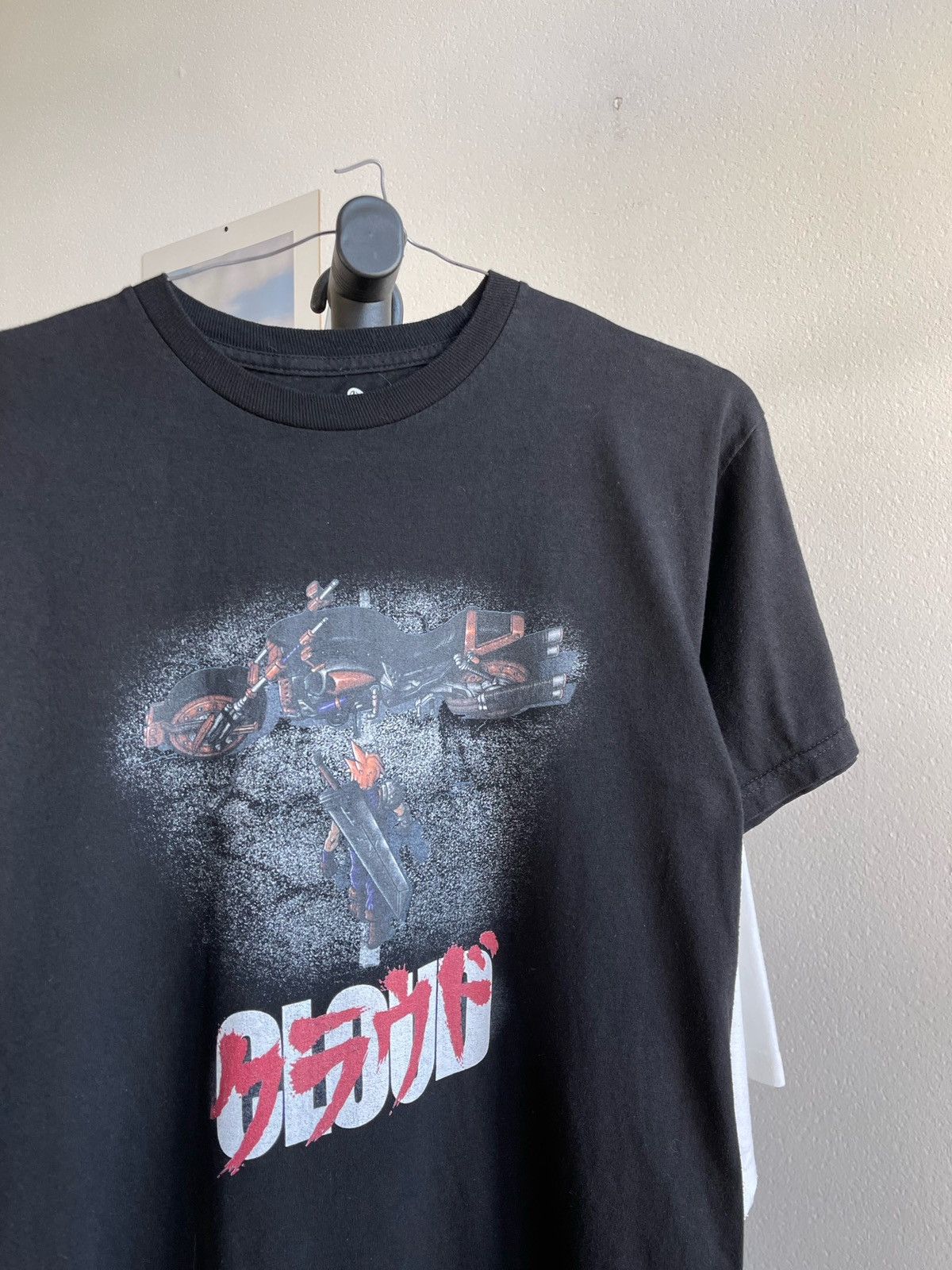 FF7 クラウドFINAL FANTASY VII AKIRA Tシャツ Cloud - Final Fantasy VII T-Shirt by Tony Centeno - The