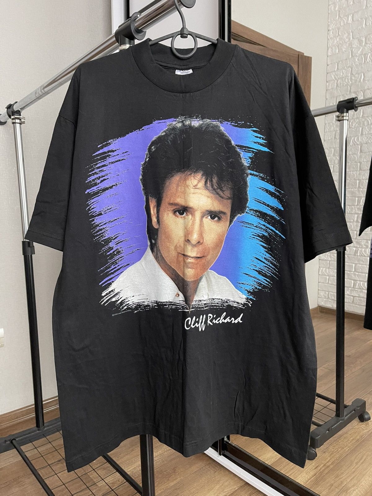 Band Tees 1994 Cliff Richard The Hit List Vintage Tour T-Shirt Tee Size US XL / EU 56 / 4 - 3 Thumbnail