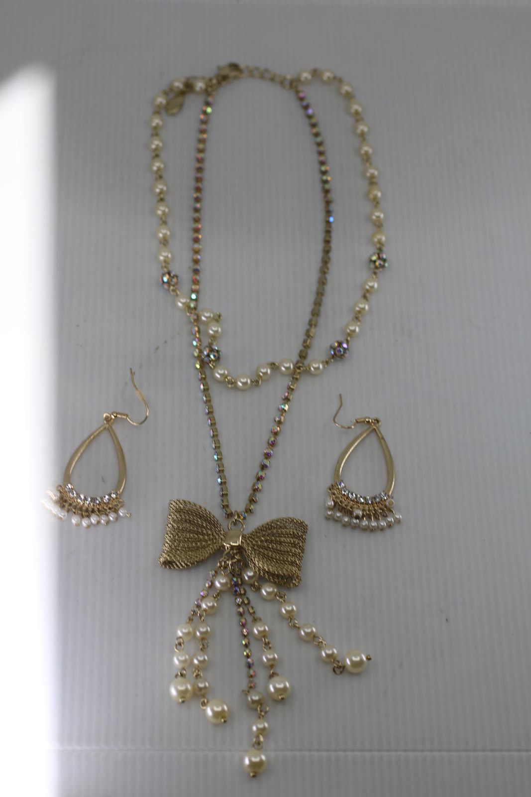 The Unbranded Brand Vtg Gold Tone Bow Necklace & Earrings Set Pearl Rhinestone Size ONE SIZE - 1 Thumbnail