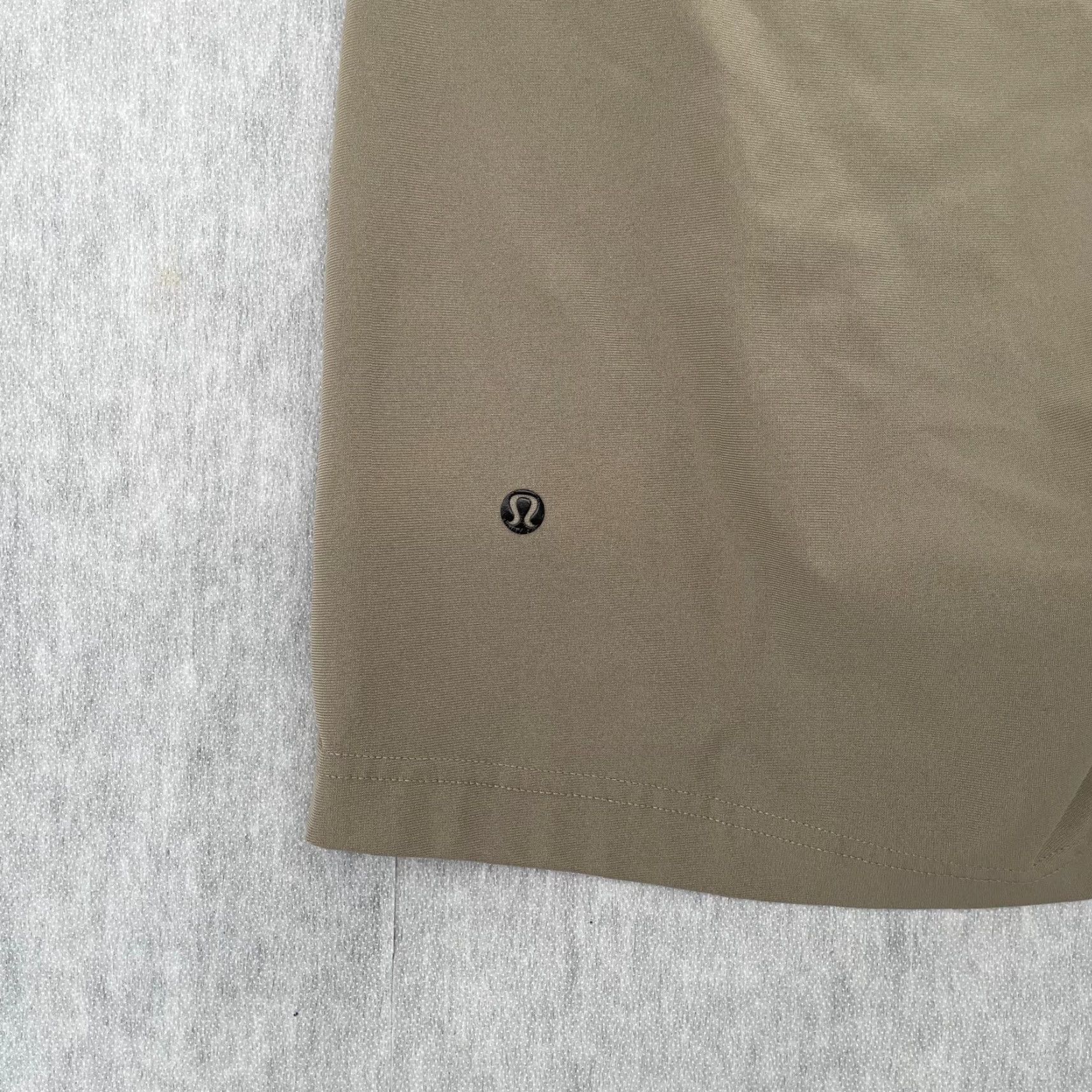 Lululemon VINTAGE Lululemon Shorts Men 34 Khaki Brown Chino Casual Travel Logo Classic Inseam 10" Size US 34 / EU 50 - 3 Thumbnail