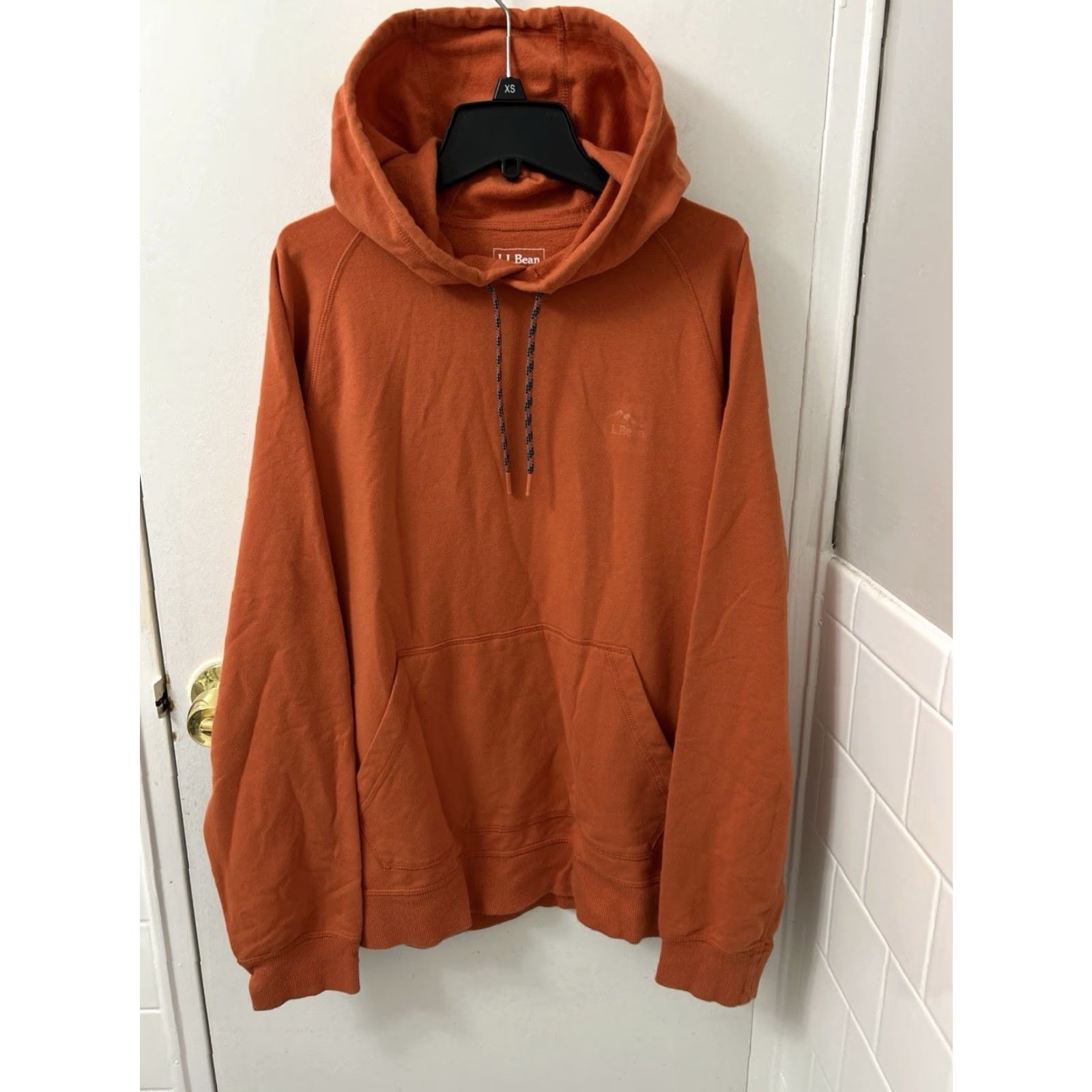 Vintage L.L.Bean Hoodie Mens M Orange Pullover Hooded Sweatshirt 514927 Comfort Camp Slightly Fitted Kangaroo Pocket Regular Length 27” 22” Pit to Pit Size US M / EU 48-50 / 2 - 2 Thumbnail