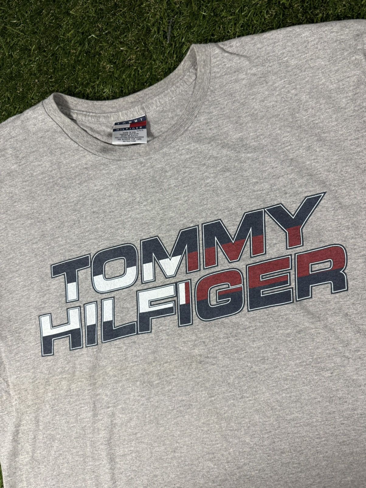 Tommy Hilfiger Vintage 90s Boxy Tommy Hilfiger Essential Fall Spell Out Tee Size US L / EU 52-54 / 3 - 3 Thumbnail