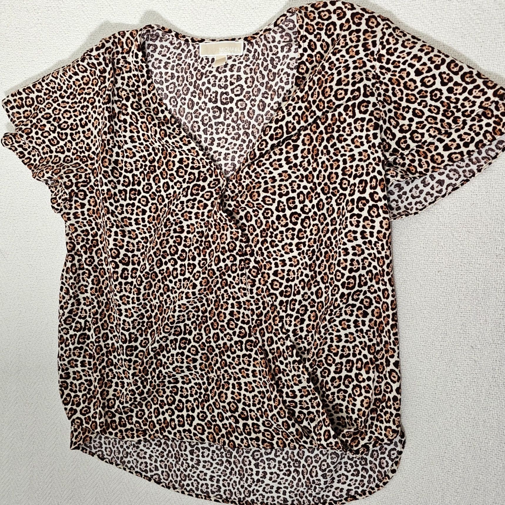 Michael Kors Michael Kors Cheetah Print Top Blouse V Neck Large Size L Long Sleeve Off Shoulder Snap Closure Size L / US 10 / IT 46 - 6 Thumbnail