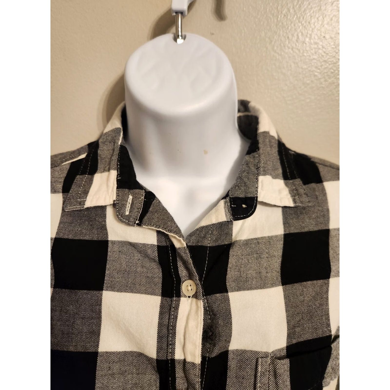 Old Navy Old Navy The Classic Shirt Plaid Flannel Button Up Top Black White Womens S Size S / US 4 / IT 40 - 3 Thumbnail
