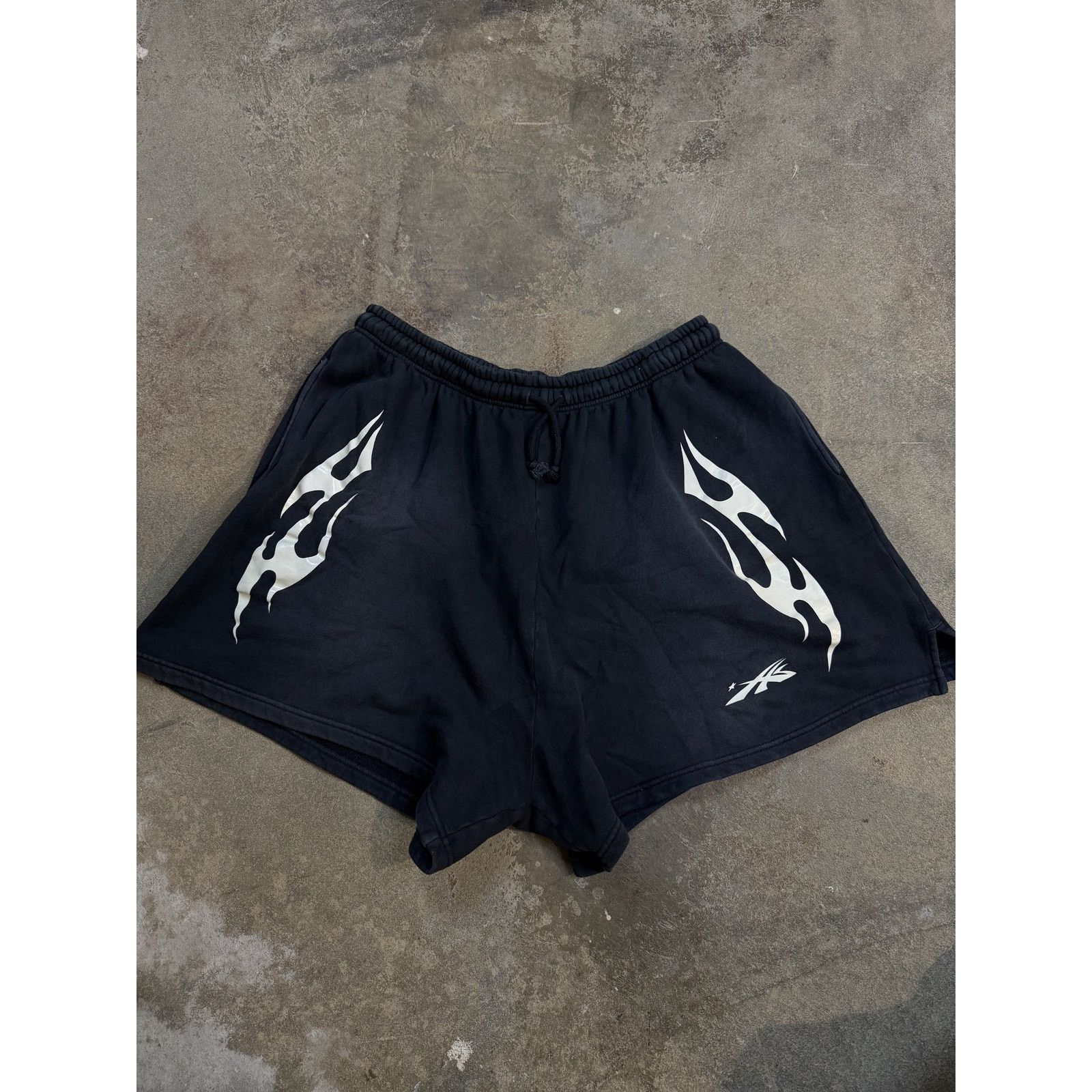 HELLSTAR Hellstar Warm Up Shorts Faded Black Used XXL Size US 40 / EU 56 - 1 Thumbnail