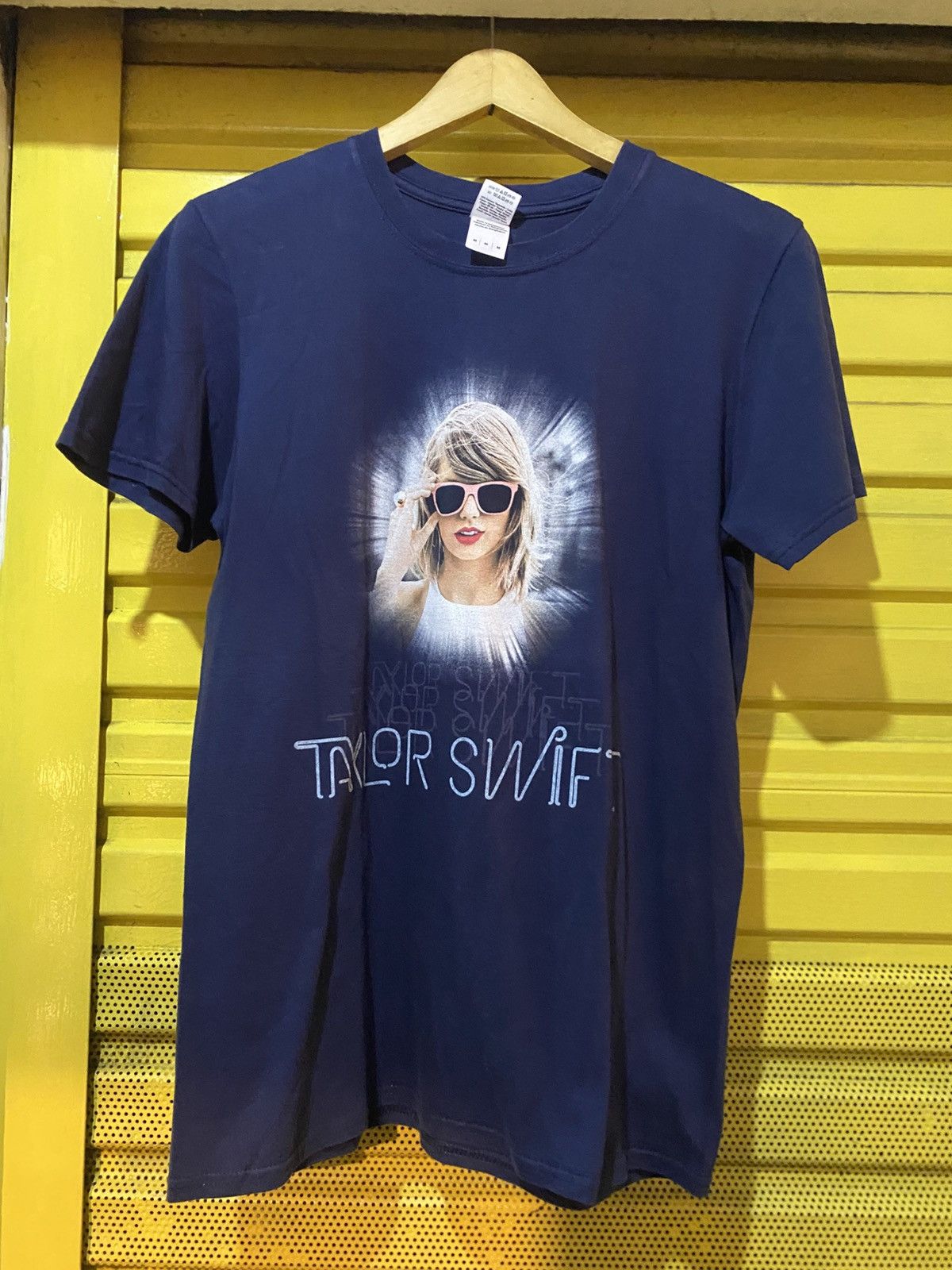 Band Tees Taylor swift 1989 world tour Size US M / EU 48-50 / 2 - 1 Thumbnail