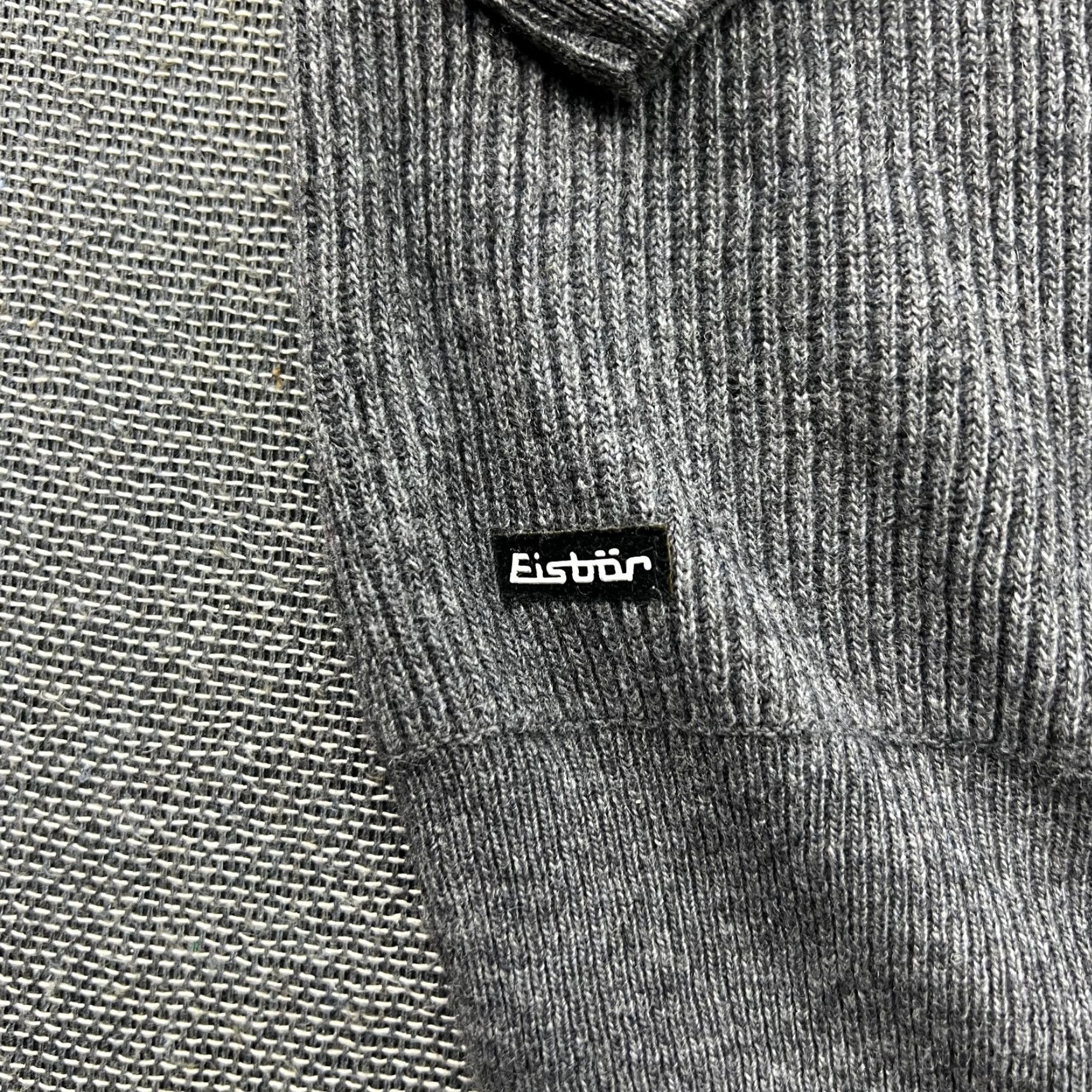 Vintage Eisbar Sweater Mens Size 50 Gray Full Zip Wool Cashmere Viscose Blend Gray Knit Shirt Mens Size 50 Gray Full Zip Wool Cashmere Viscose Knit Size US L / EU 52-54 / 3 - 2 Thumbnail
