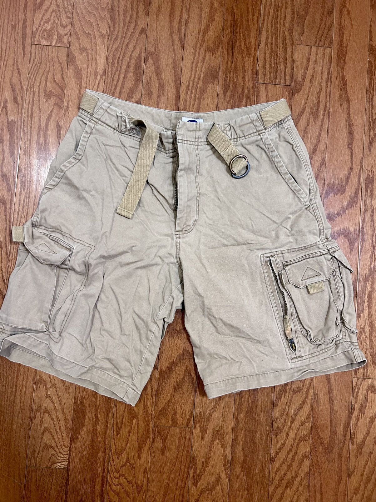 Old Navy Old Navy Tan Cargo Shorts with Belt Y2K Utilitarian Size US 34 / EU 50 - 1 Thumbnail