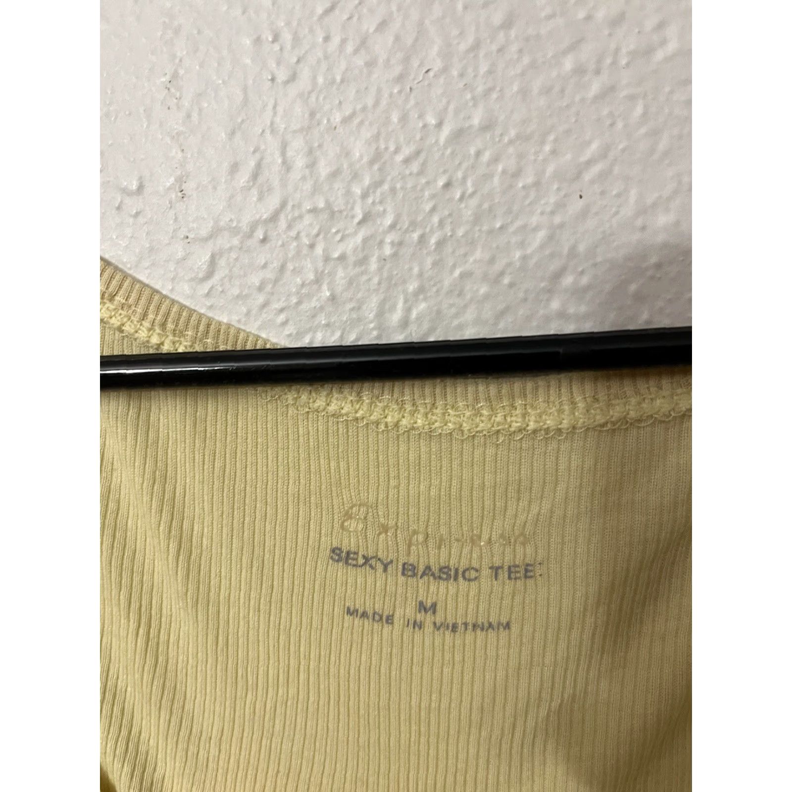Express EXPRESS V Neck Cap Sleeve Knit Top Yellow Medium Casual Womens Size M / US 6-8 / IT 42-44 - 3 Thumbnail