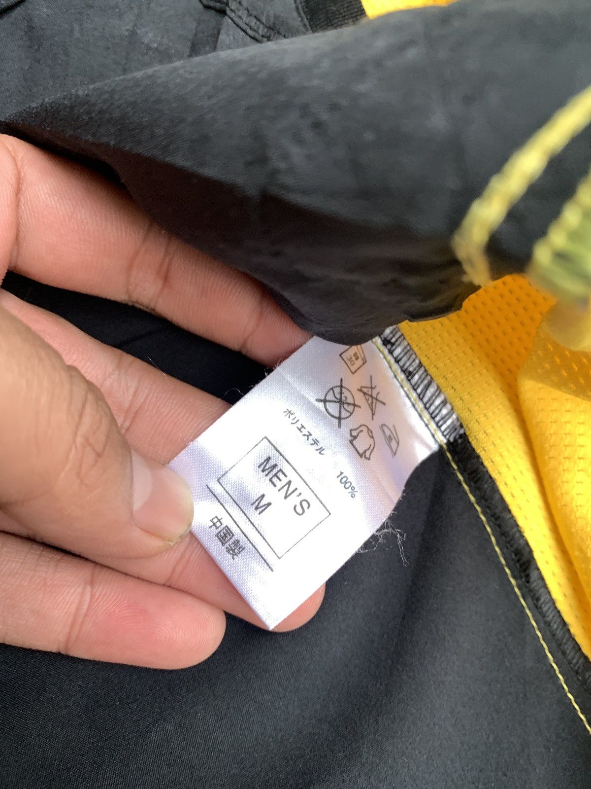 Nike 2000s Nike Rare Tech Training Nylon Colorblok Zip Tee Size US L / EU 52-54 / 3 - 13 Thumbnail