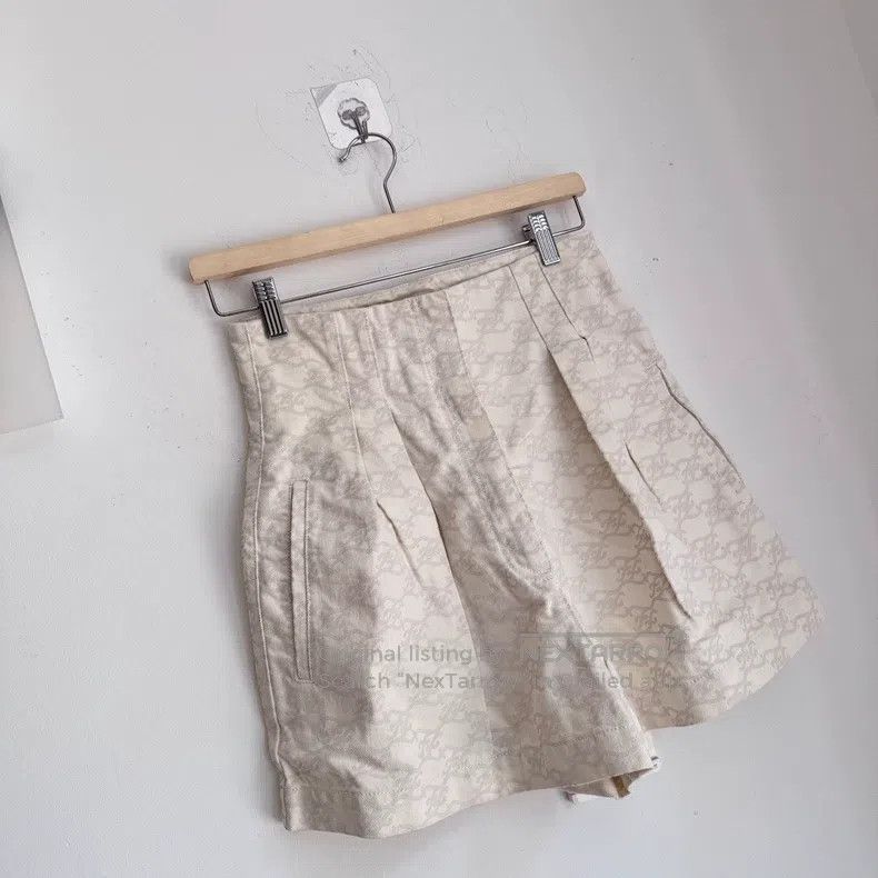 Fendi Fendi Cotton White High-Waisted Denim Shorts with Full Log Size 26" / US 2 / IT 38 - 2 Thumbnail