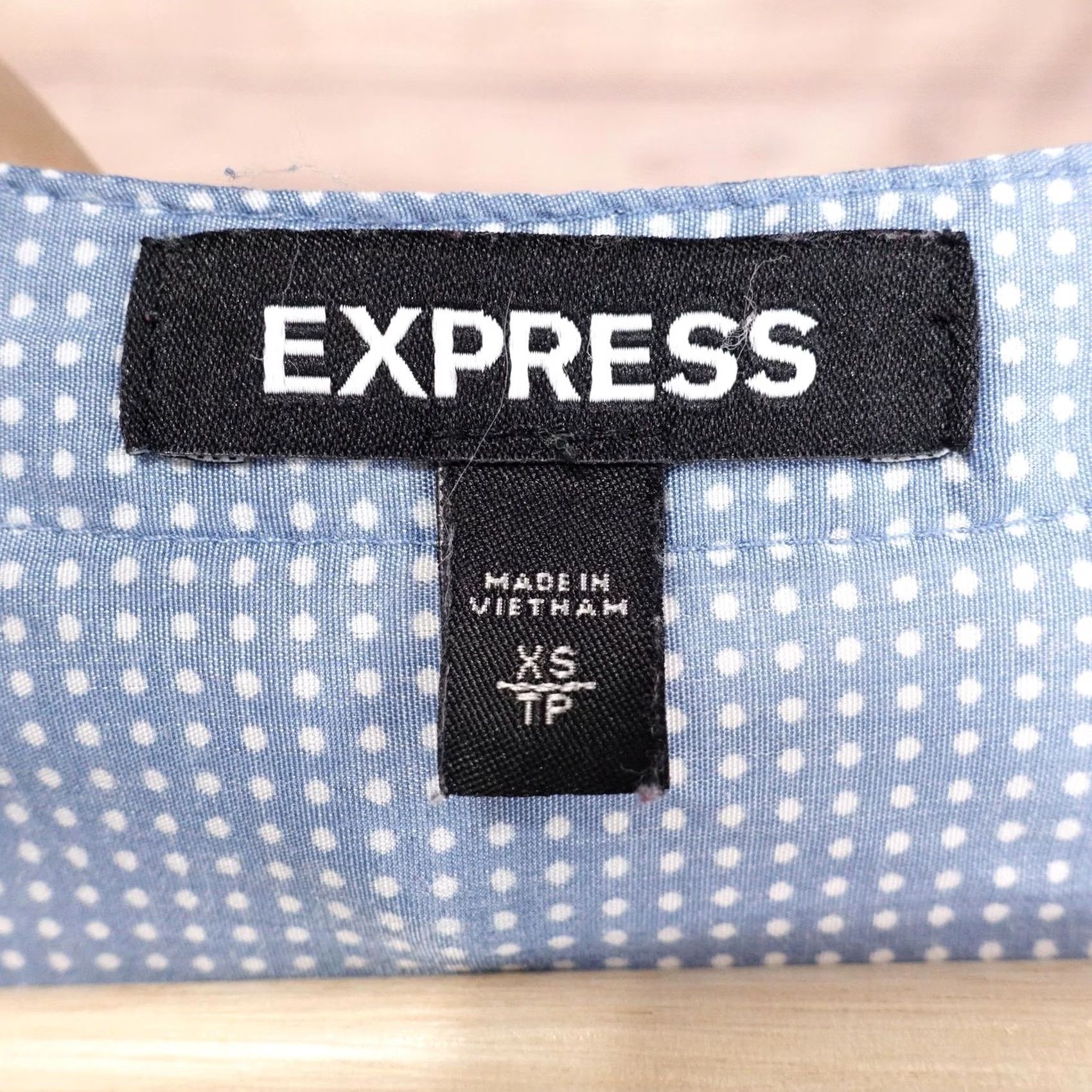 Express Express Blouse Womens XS Blue Polka Dot V-Neck Roll Tab Sleeve Lightweight Top Size XS / US 0-2 / IT 36-38 - 4 Thumbnail
