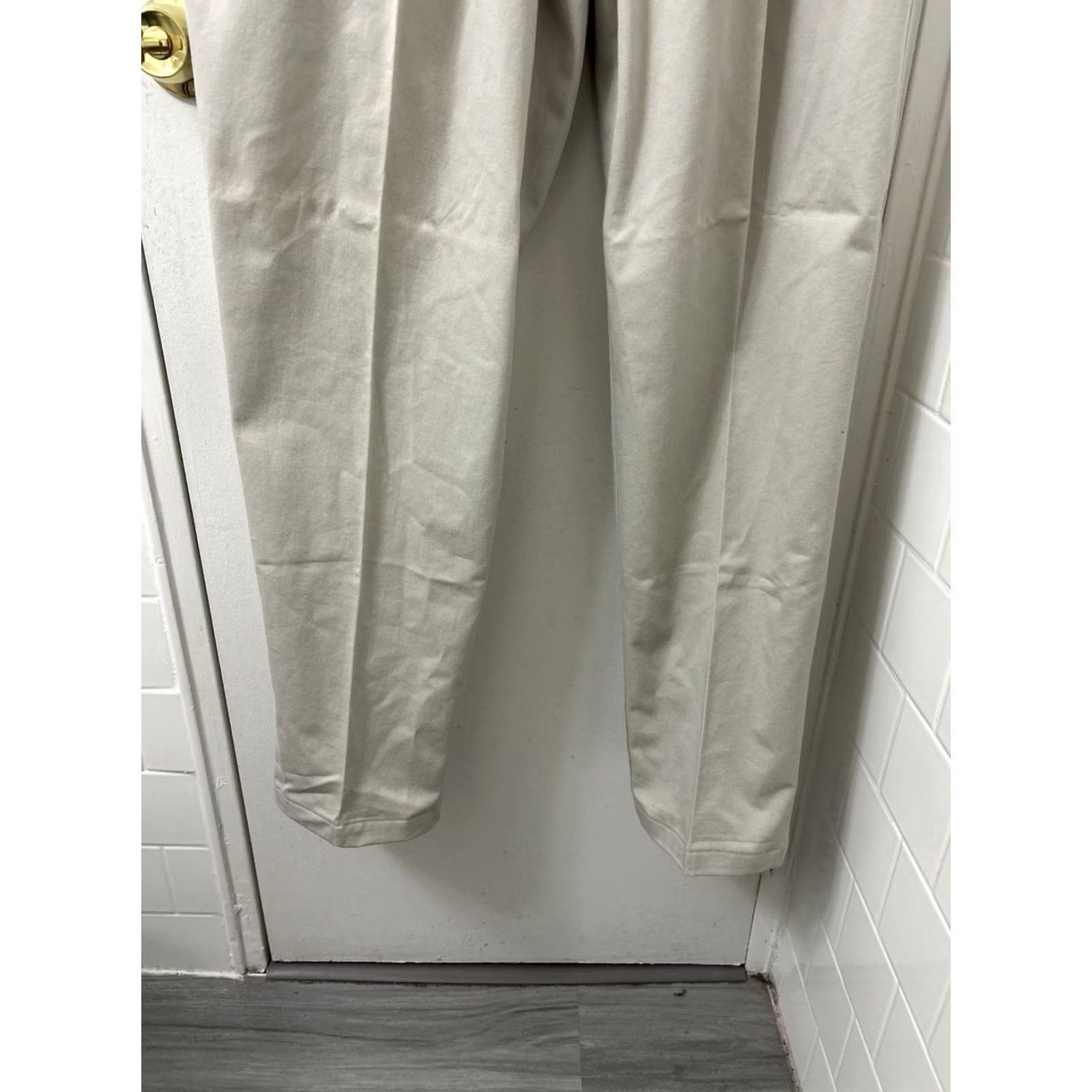 Eddie Bauer Eddie Bauer Pants Mens 36x34 Beige Khaki Relaxed Fit Pleated Trousers Size US 36 / EU 52 - 7 Thumbnail