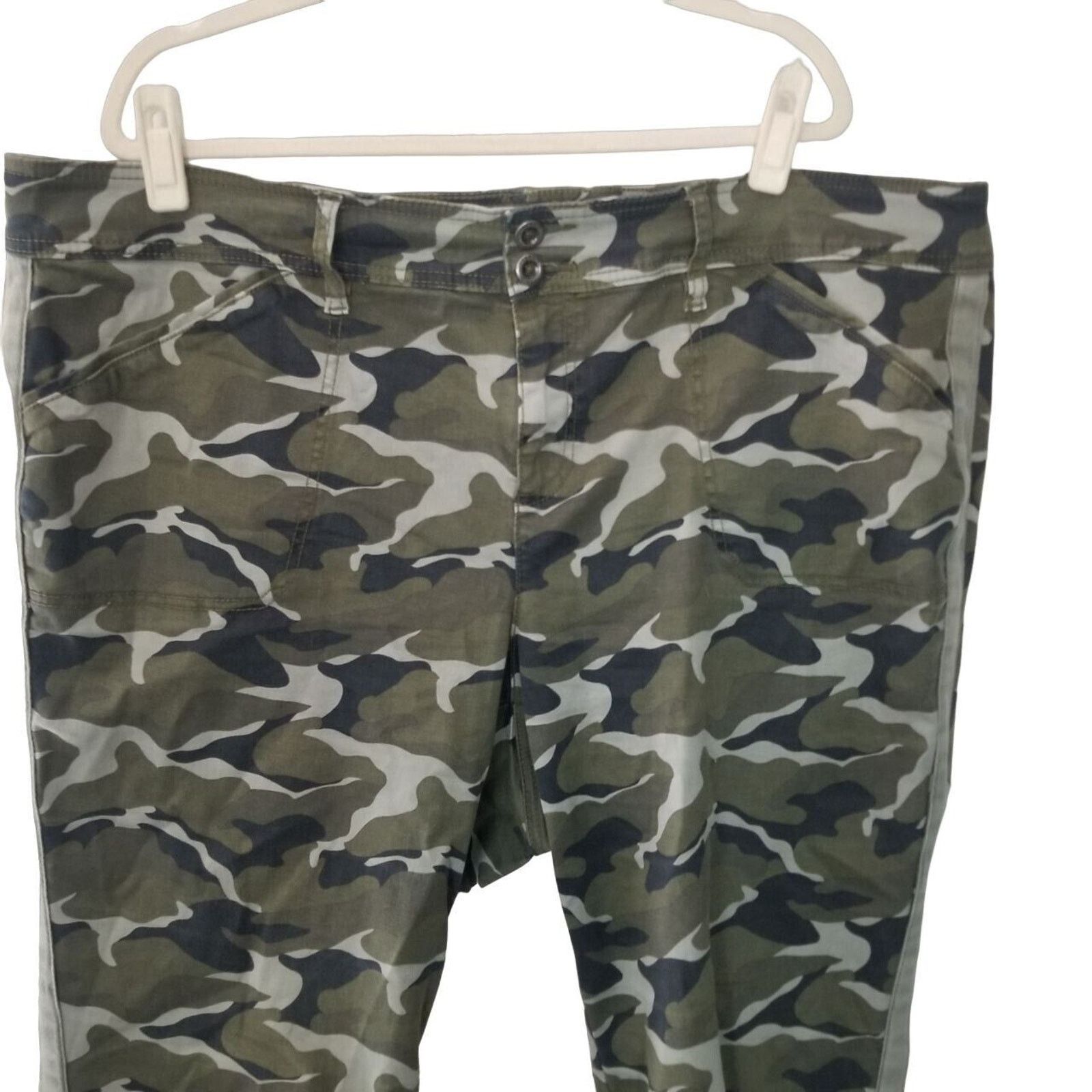 Torrid Torrid Womens Cropped Camo Pants Sz 24 Army Military Stretch Size 42" / US 20 - 4 Thumbnail