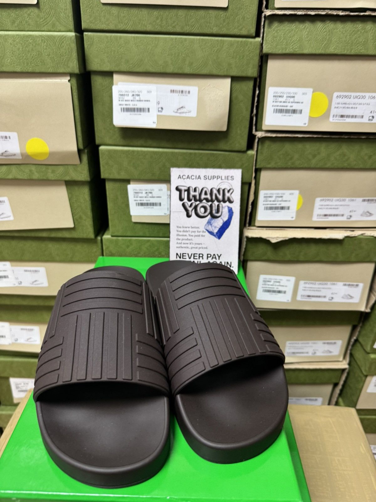 Bottega Veneta Bottega Veneta Embossed Rubber Slides Size US 7 / EU 40 - 2 Thumbnail