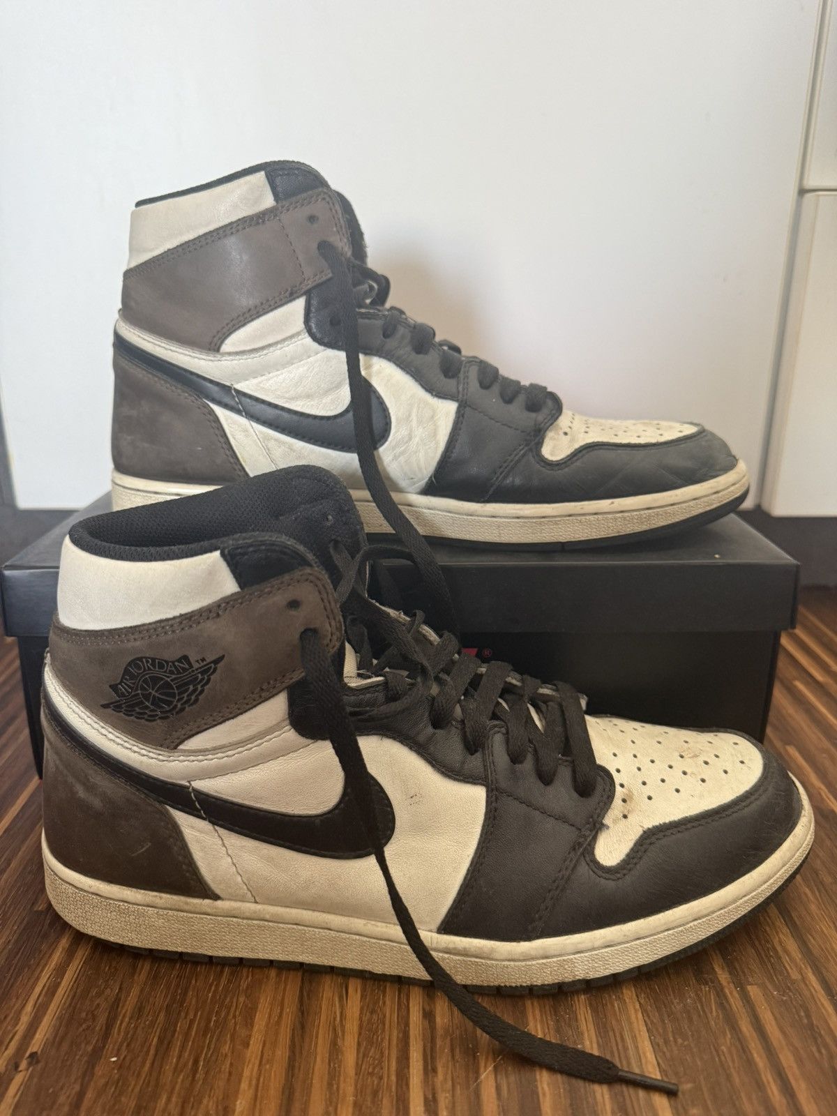 Jordan Brand Jordan 1 High dark mocha Size US 12.5 / EU 45-46 - 1 Thumbnail