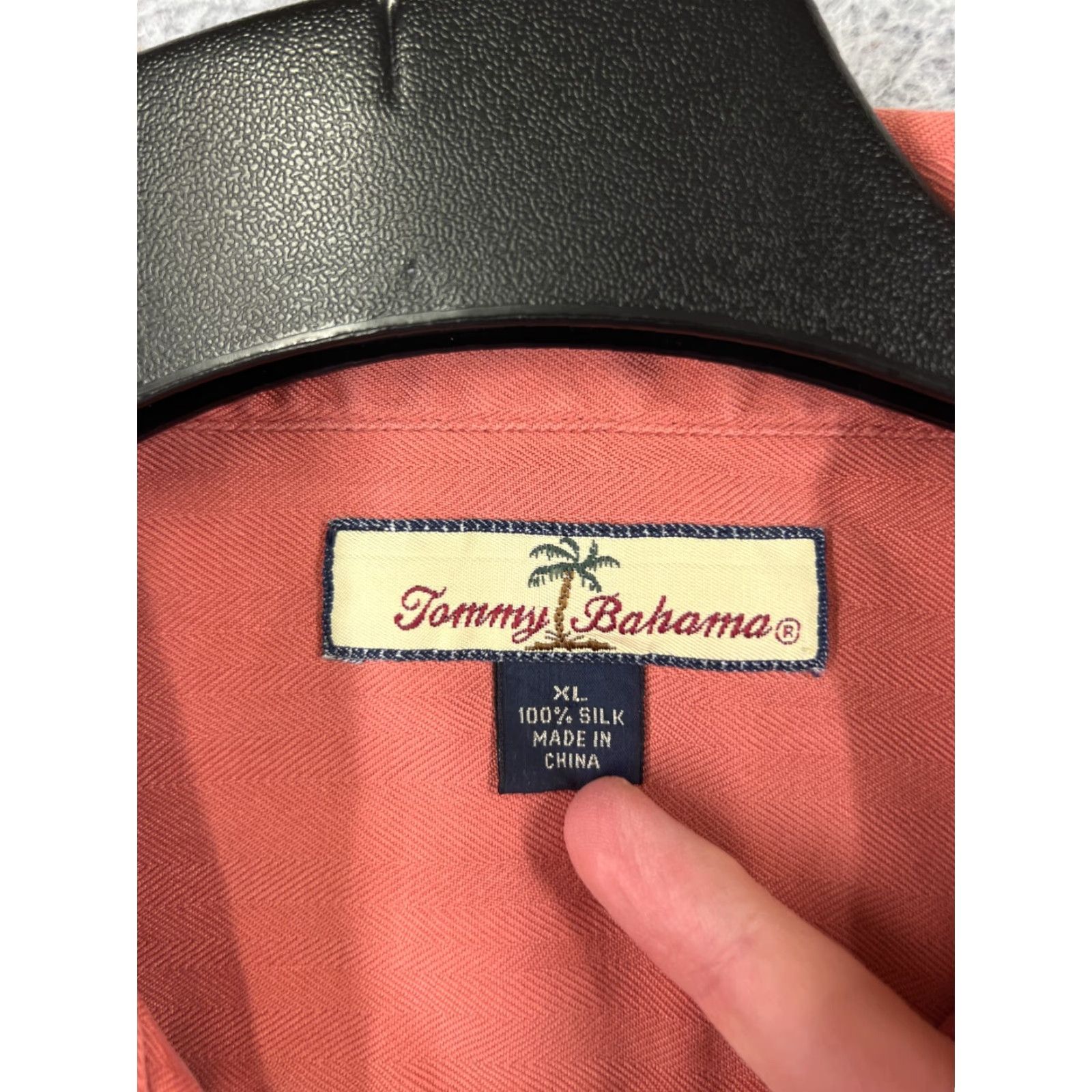 Tommy Bahama VINTAGE Tommy Bahama Shirt? Wait This is not vintage. We must start with Tommy Bahama Shirt Men XL Red Herringbone Silk Button-Up Hawaiian Size US XL / EU 56 / 4 - 3 Thumbnail