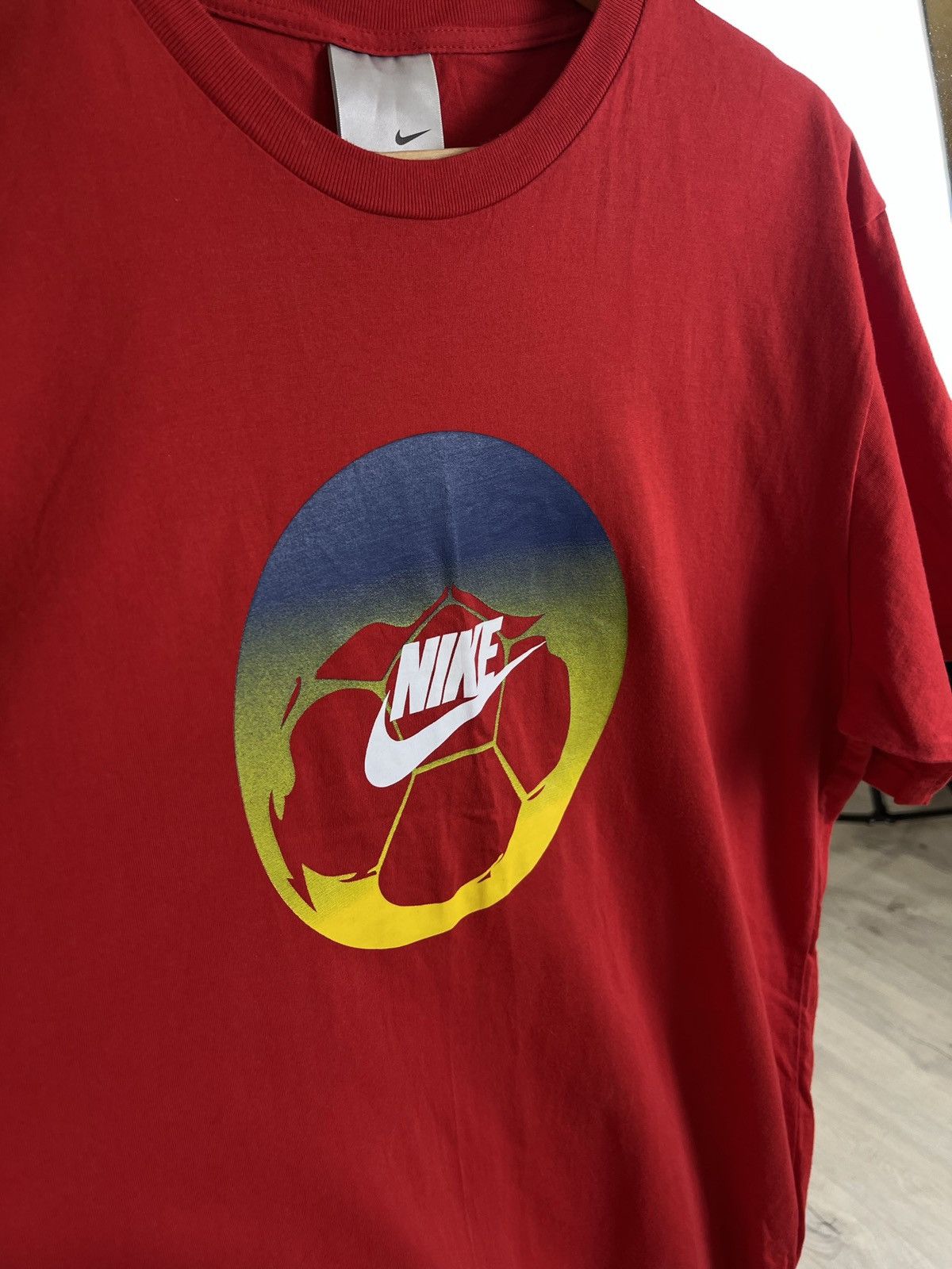 Nike Iconic Nike Soccer Globe Graphic T-Shirt | Bold Red Vintage Size US L / EU 52-54 / 3 - 2 Thumbnail