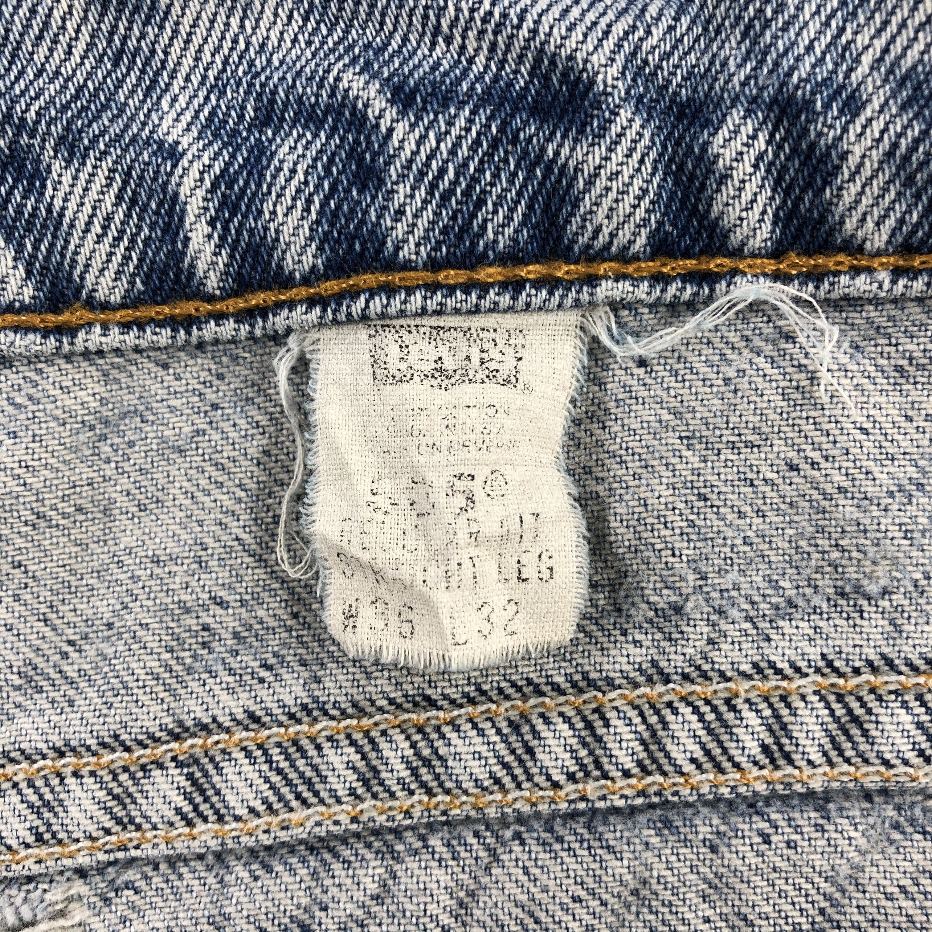 Levi's Vintage 90s Levis 505 Jeans Distressed Denim KJ977 Size US 35 - 17 Thumbnail