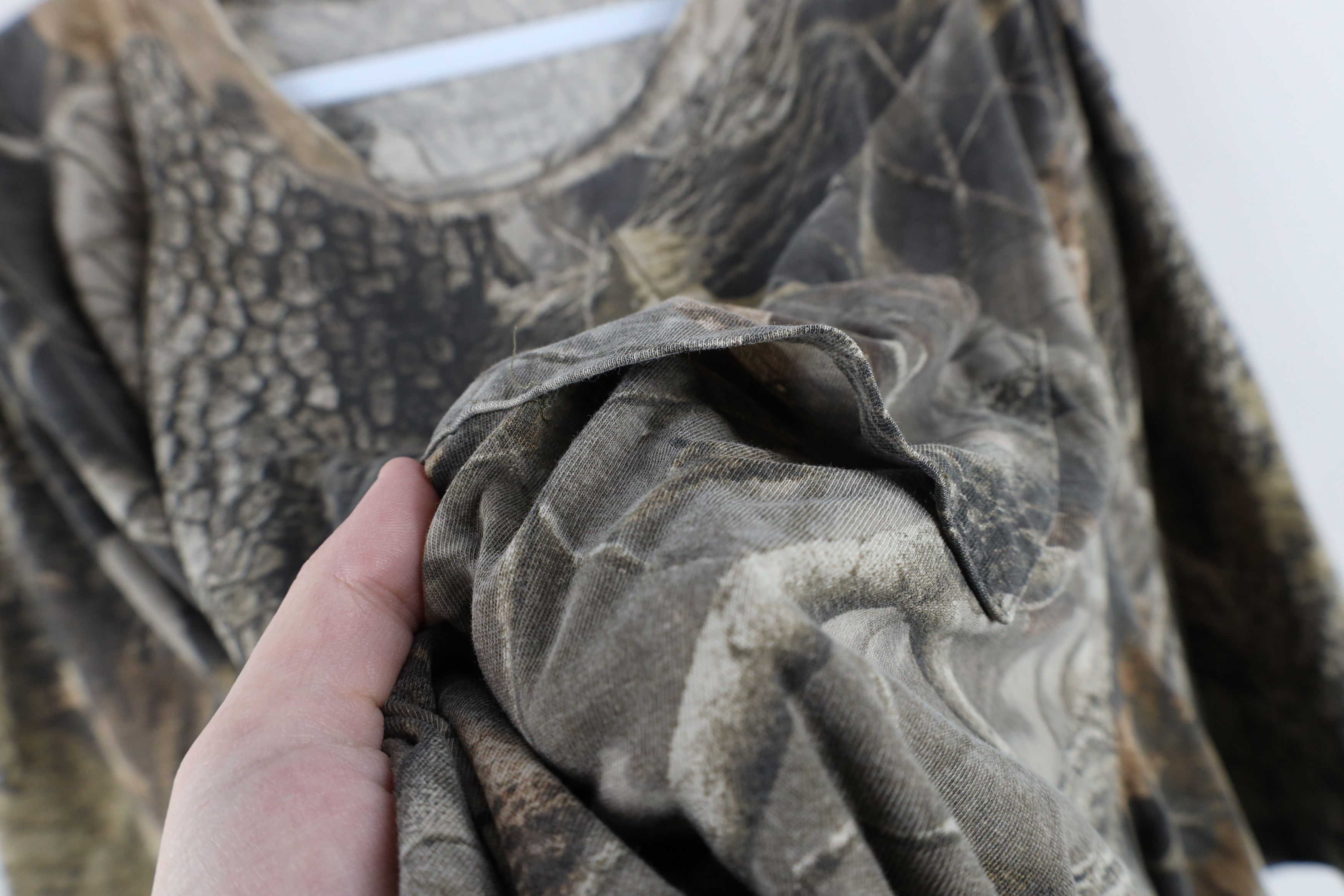 Vintage Vintage 90s Streetwear Realtree Camouflage Pocket T-Shirt Size US XXL / EU 58 / 5 - 6 Thumbnail