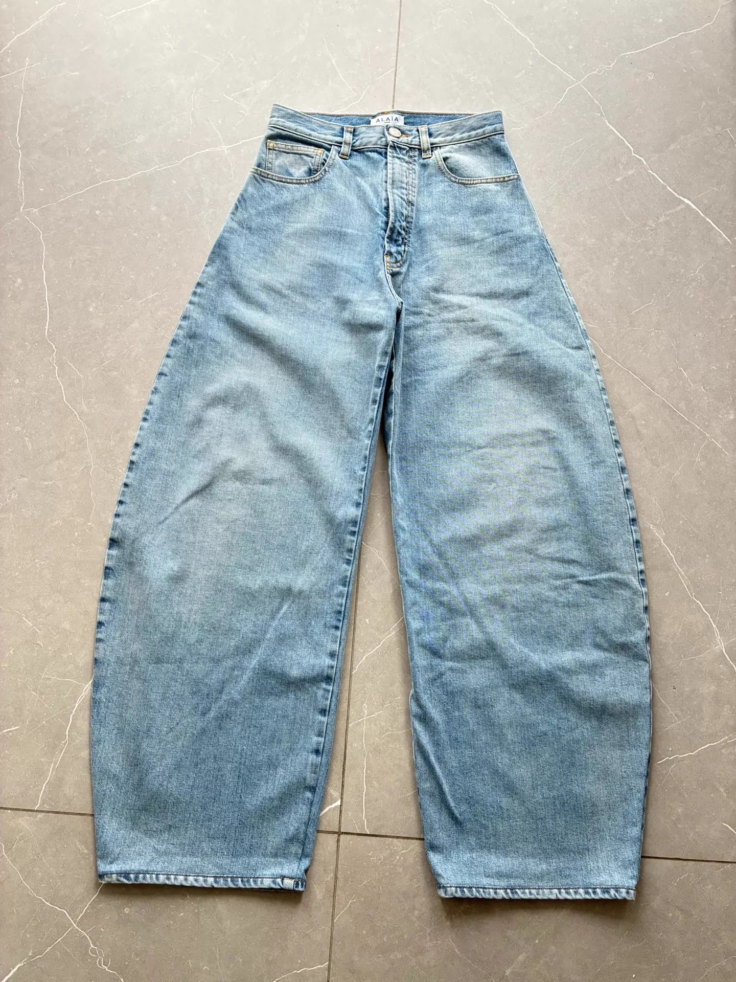 Alaia ALAIA High-Waisted Curved Leg Jeans 36 Light Blue Size 26" / US 2 / IT 38 - 2 Thumbnail