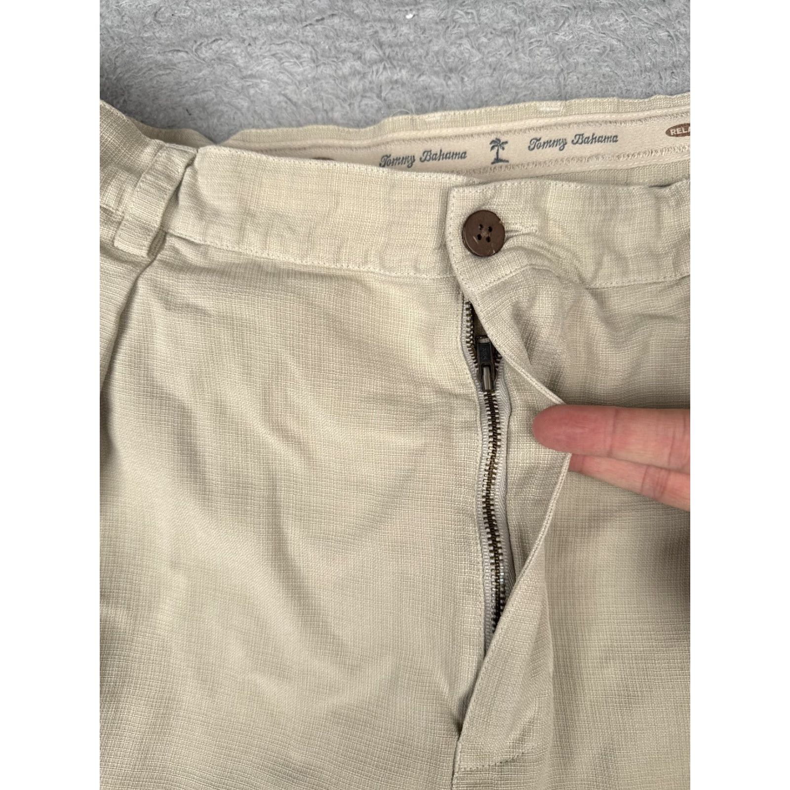 Tommy Bahama Tommy Bahama Shorts Mens 36 Khaki 100% Silk Pleated Chino Relax Resort 36x9 Size US 36 / EU 52 - 6 Thumbnail