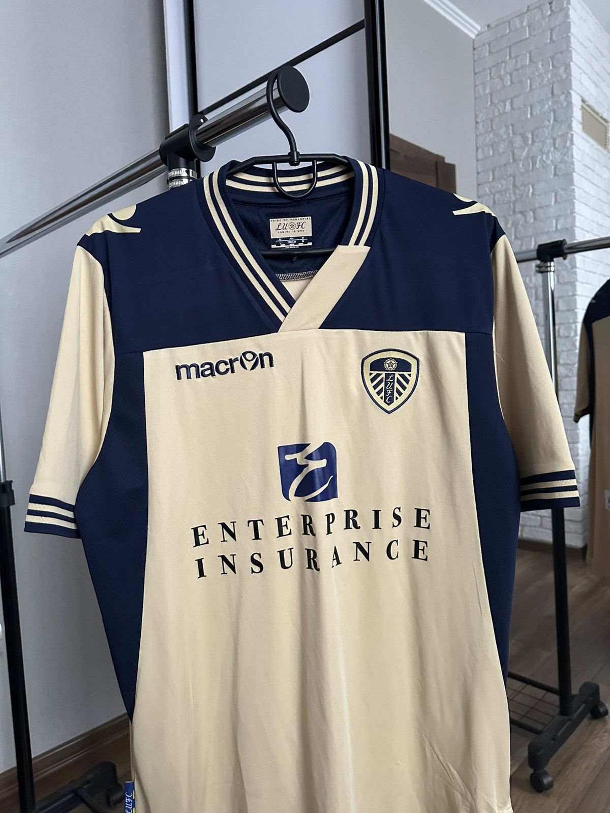 Macron 2013/2014 FC Leeds Macron Soccer Jersey T-Shirt Size US L / EU 52-54 / 3 - 5 Thumbnail