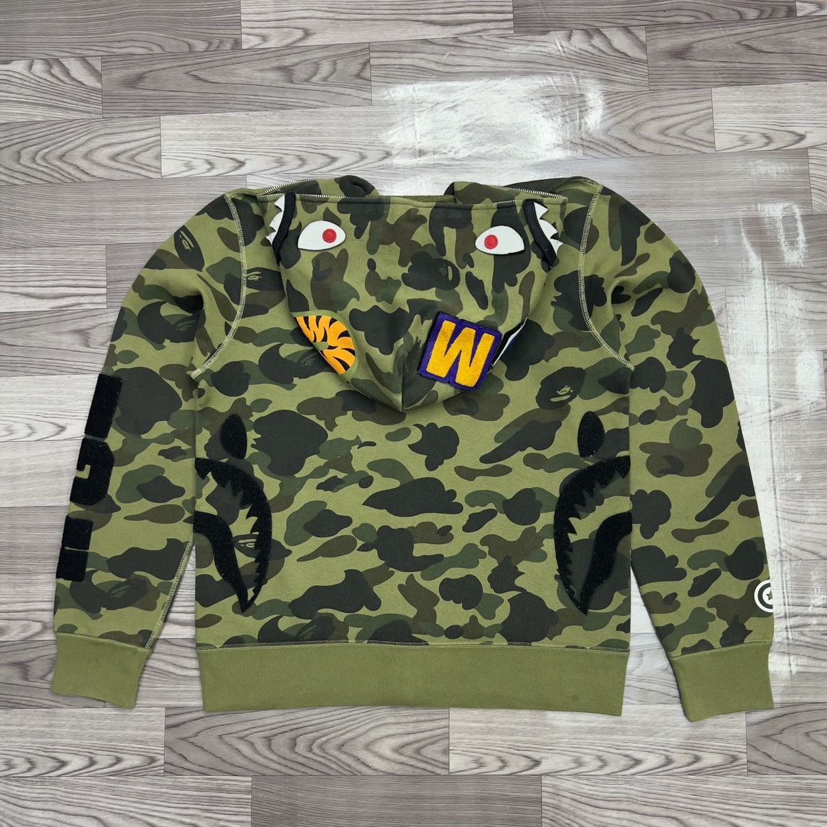 Bape Bape Shark Hoodie With Removable Patches Size L Size US L / EU 52-54 / 3 - 4 Thumbnail