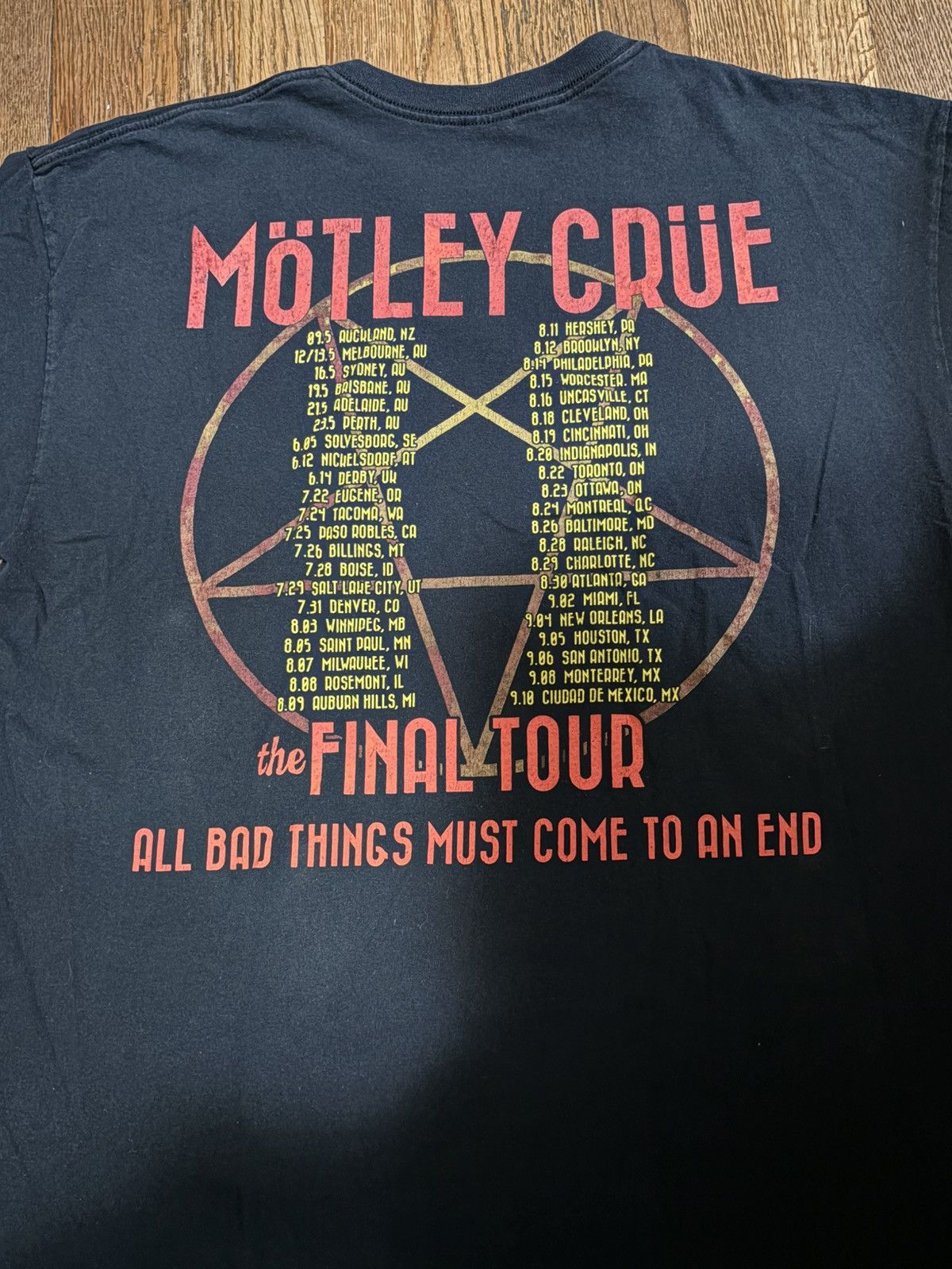 Band Tees MOTLEY CRÜE “The Final Tour” T-Shirt Size US XL / EU 56 / 4 - 4 Thumbnail