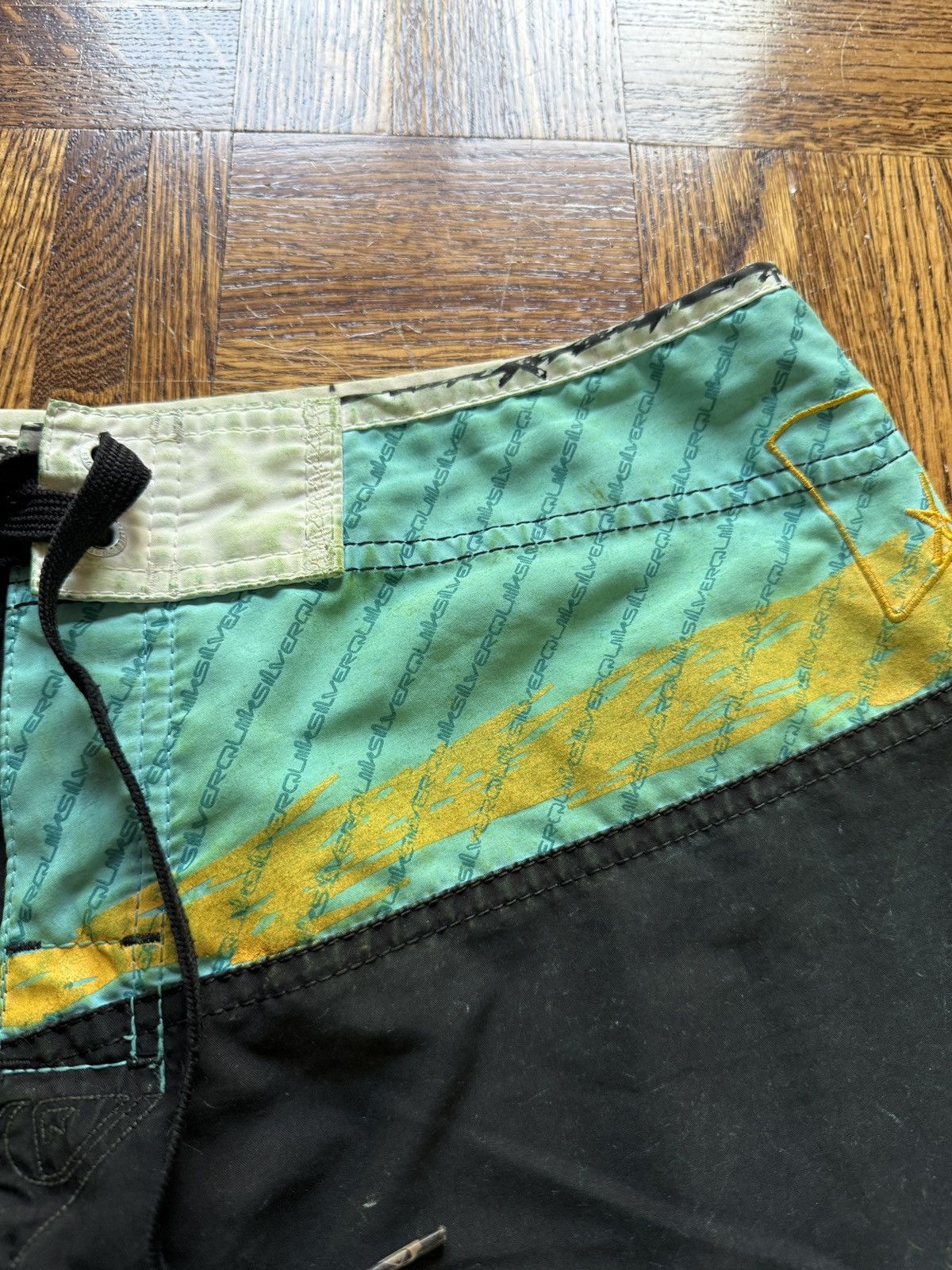 Quiksilver Vintage Y2K Quiksilver AOP Board Shorts Size US 32 / EU 48 - 4 Thumbnail