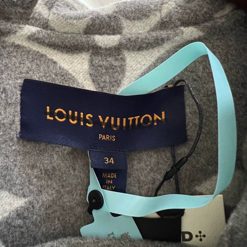Louis Vuitton Louis Vuitton size 34 Half-zip hoodie with logo at hem hood Size US M / EU 48-50 / 2 - 4 Thumbnail