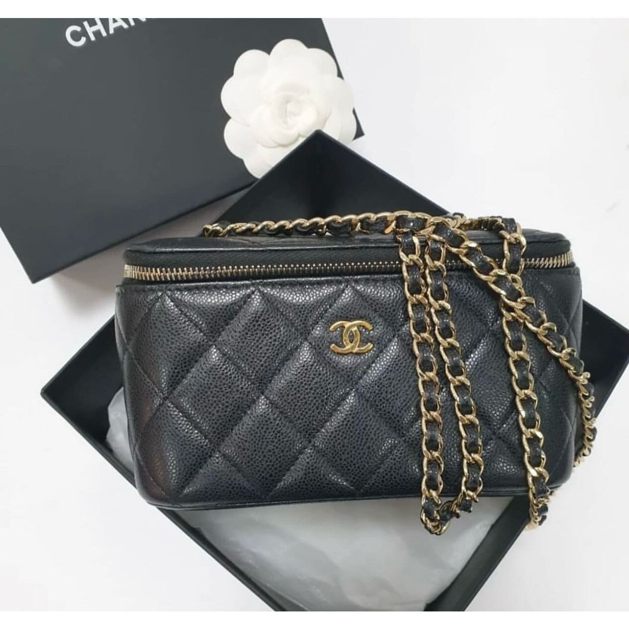 Chanel Chanel Caviar Small Chain Vanity Case. Size ONE SIZE - 1 Thumbnail