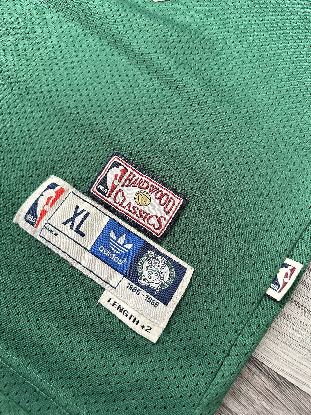 Adidas Adidas Vintage Boston Celtics Larry Bird 33 hype y2k size XL Size US XL / EU 56 / 4 - 6 Thumbnail