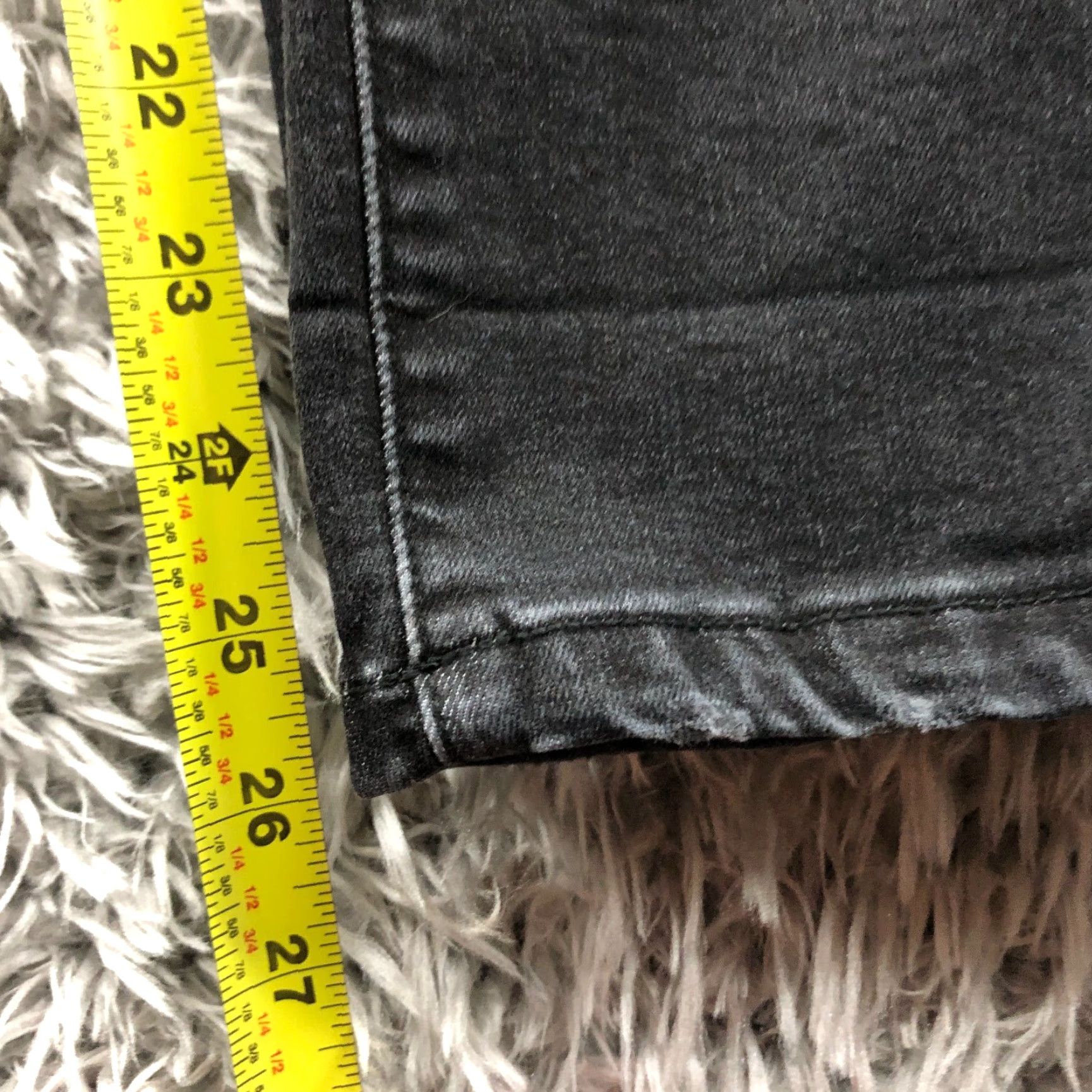 Denime **Jennifer Lopez Women's Mid Rise Black Capri Jeans Size 6** User: Jennifer Lopez Women's Mid Rise Black Capri Jeans Size 6 Size 28" / US 6 / IT 42 - 3 Thumbnail