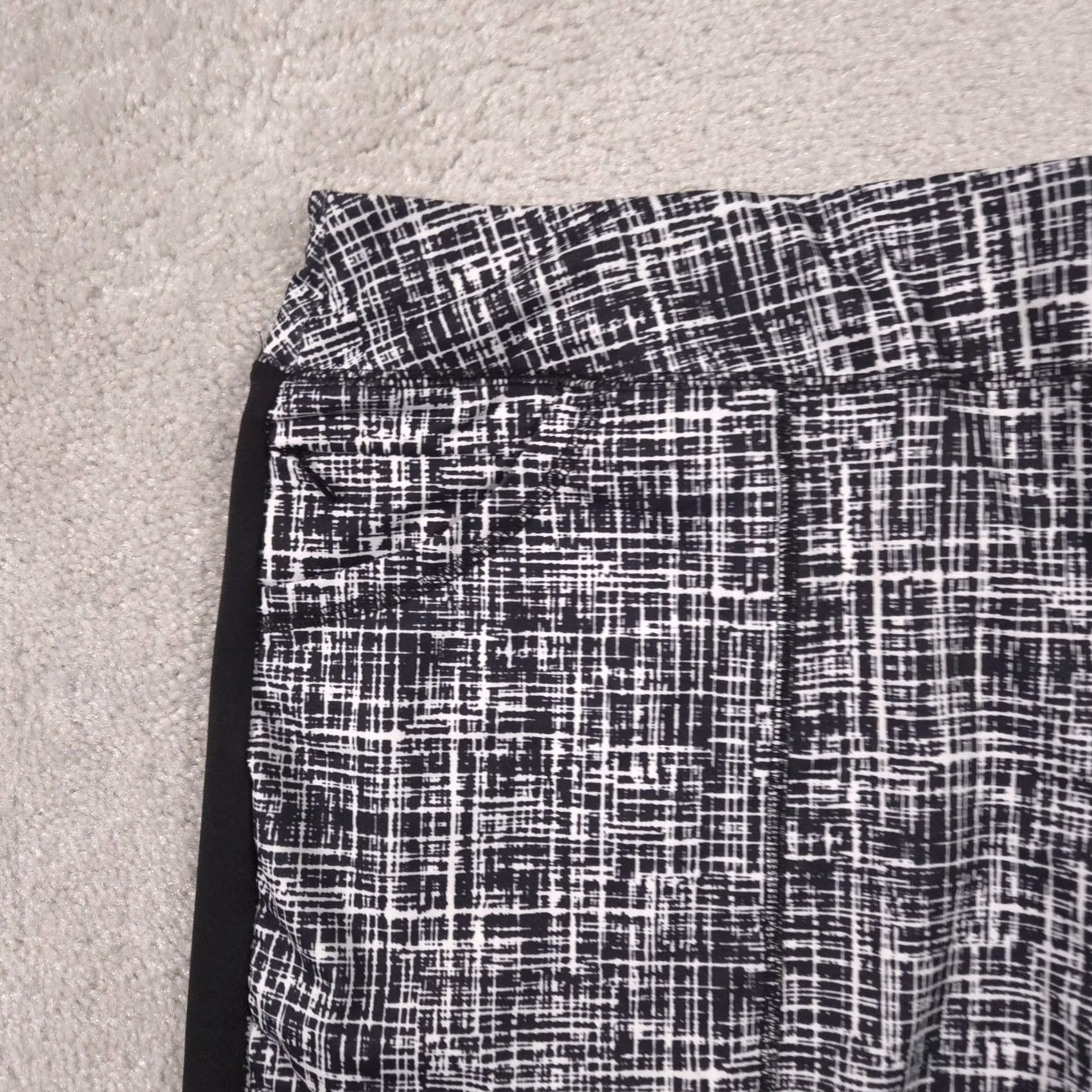 Lands' End Lands' End Cargo Shorts Womens Plus Size Black Geometric Print Swim 1X Size 40" / US 18 - 2 Thumbnail