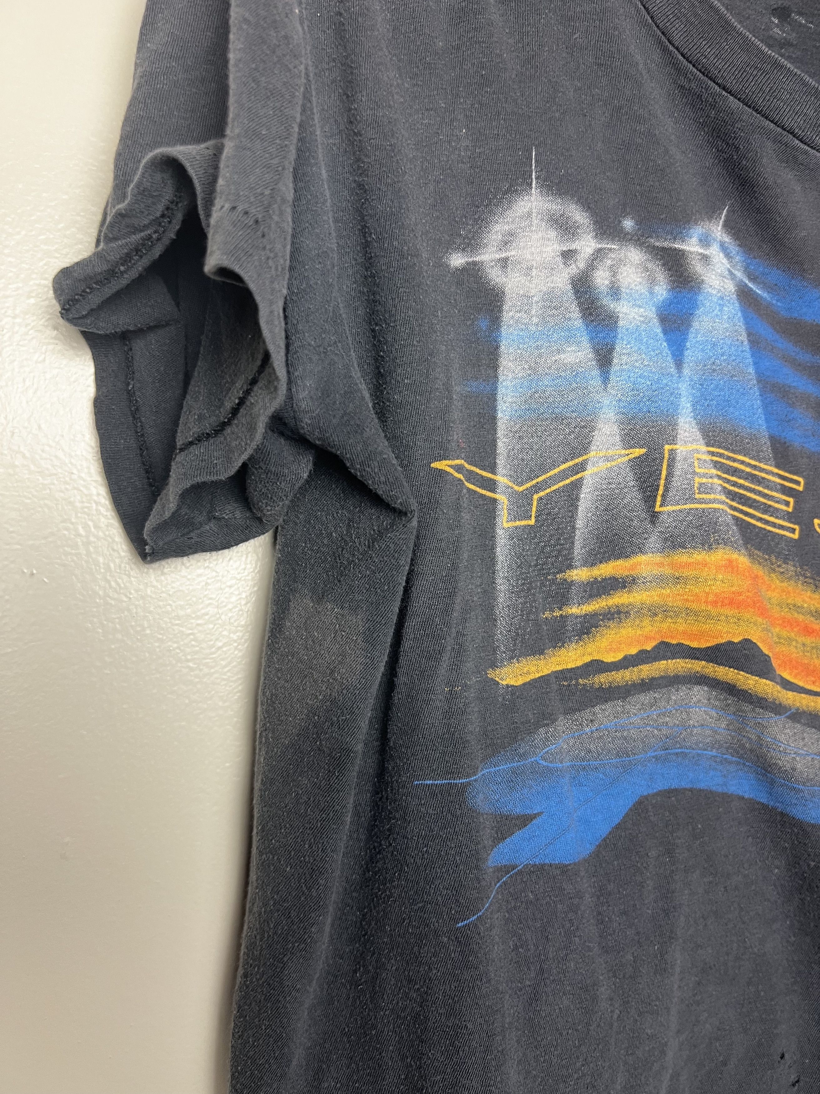 Vintage Vintage YES 1984 World Tour Band T-Shirt Size US S / EU 44-46 / 1 - 5 Thumbnail