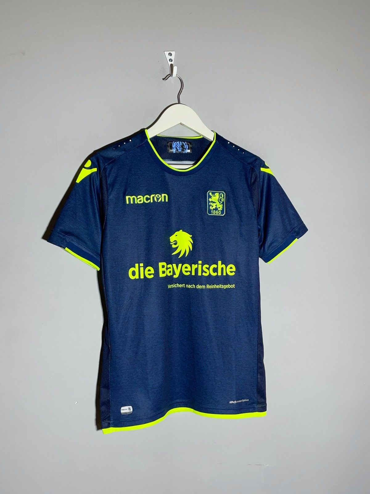 Macron TSV 1860 München Hummel 2018/19 Away Y2k Football Shirt Size US S / EU 44-46 / 1 - 2 Thumbnail