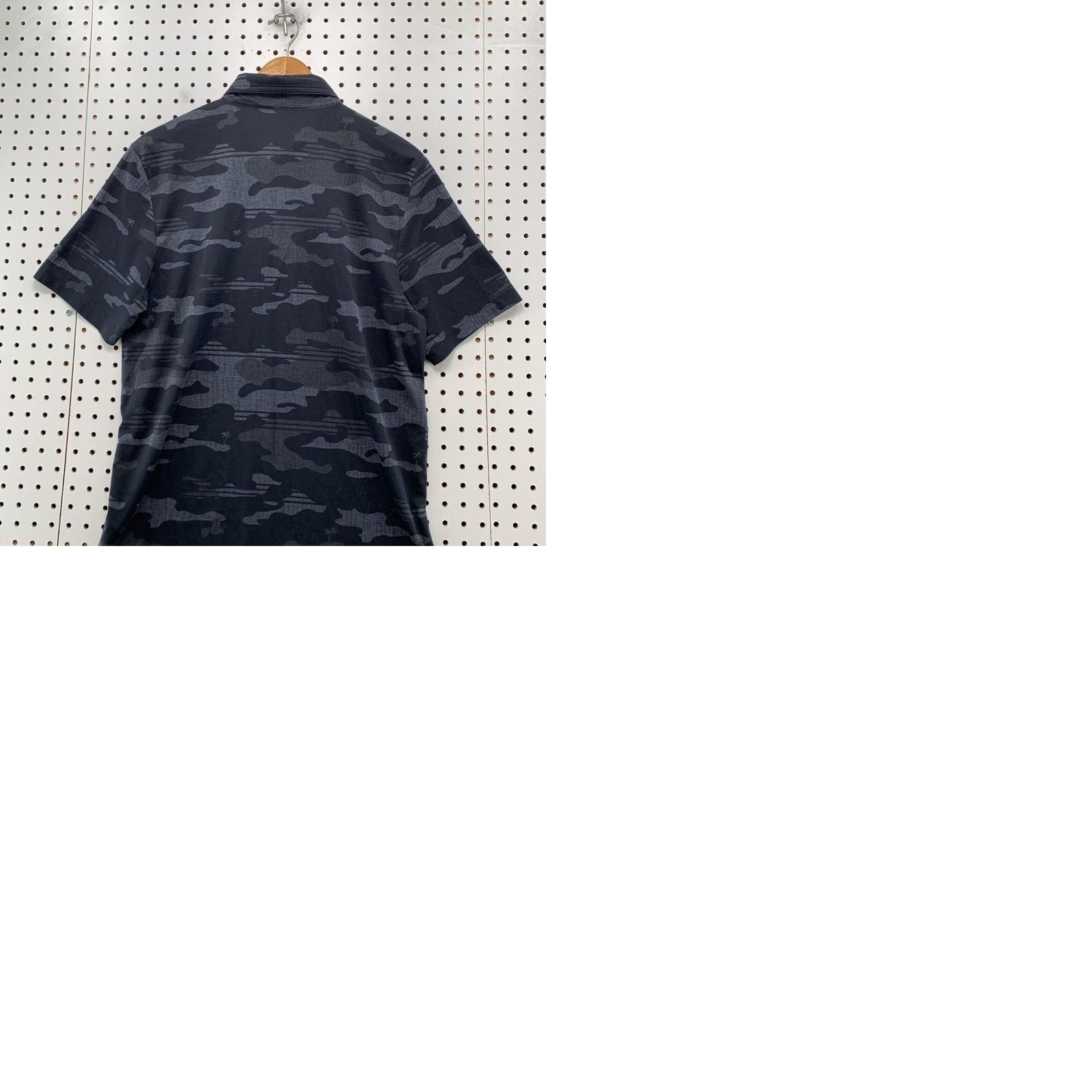 TravisMathew Travis Mathew Polo Shirt Mens Large Camouflage Golf Work Casual Size US L / EU 52-54 / 3 - 9 Thumbnail