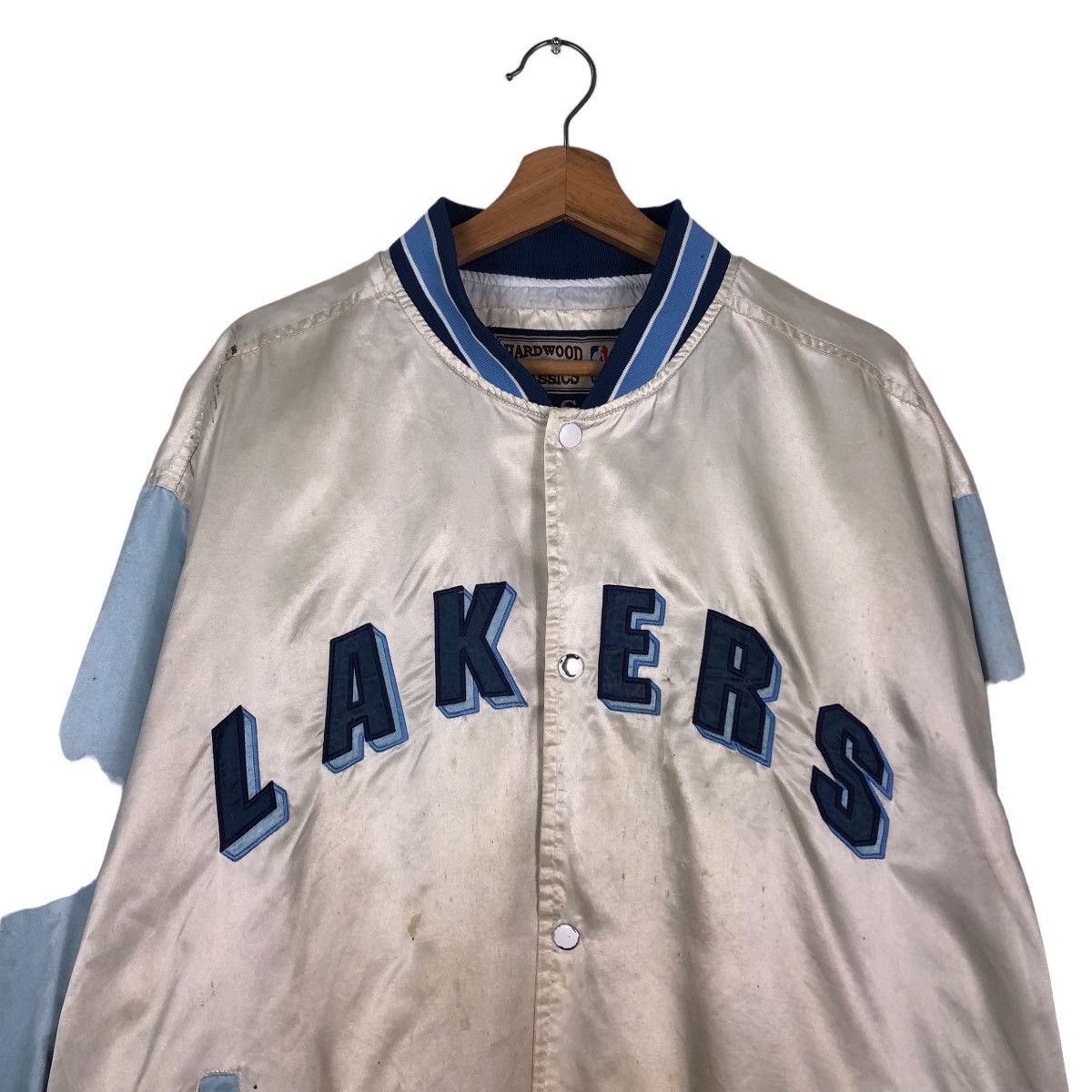 NBA 🔥VINTAGE BOMBER JACKET LAKERS SPELL OUT HARDWOOD CLASSIC Size US XL / EU 56 / 4 - 3 Thumbnail