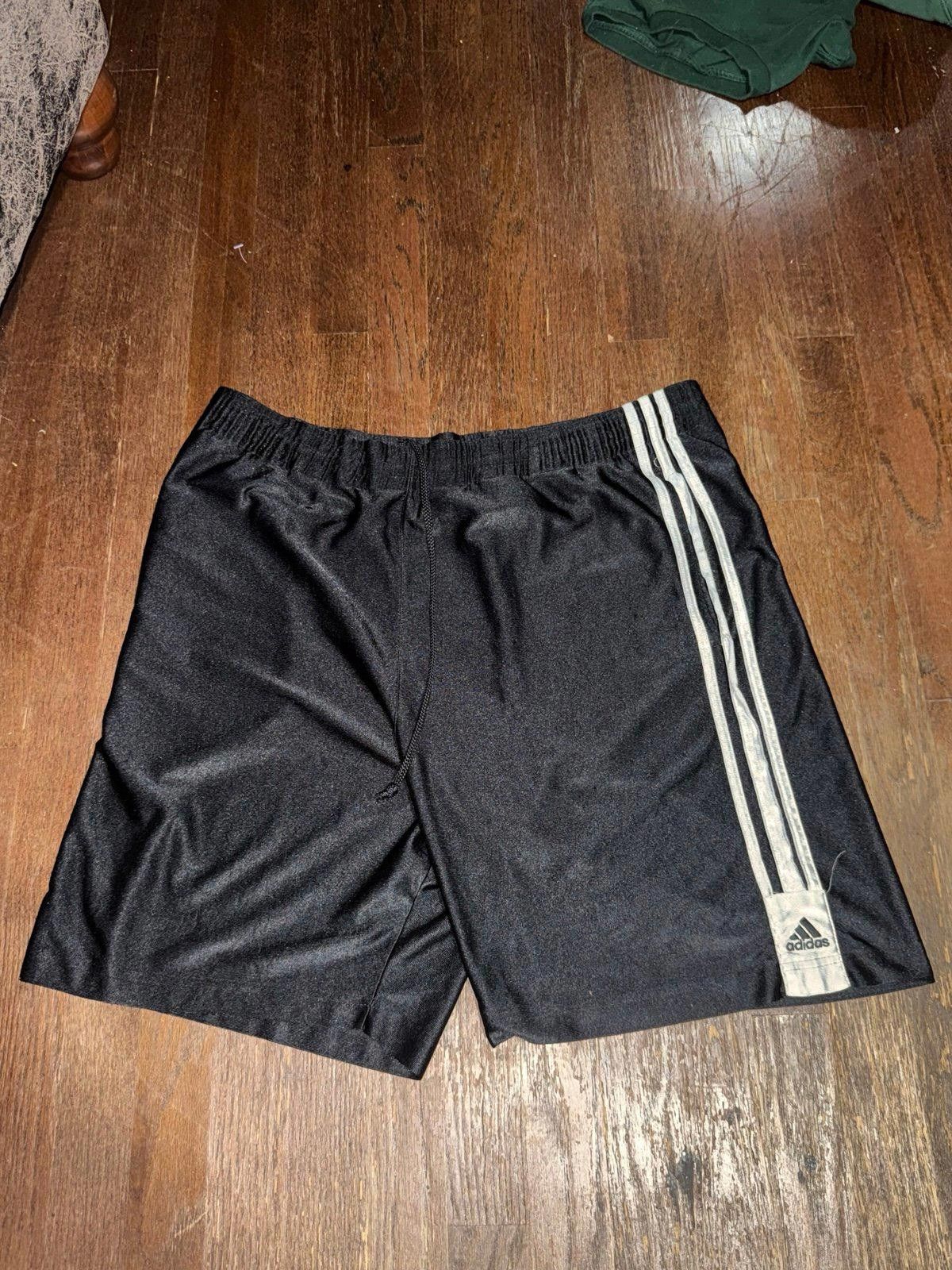 Adidas Vintage Rare Adidas Basic 3 Stripe Hoop Shorts Dazzle Sz L Size US 34 / EU 50 - 2 Thumbnail
