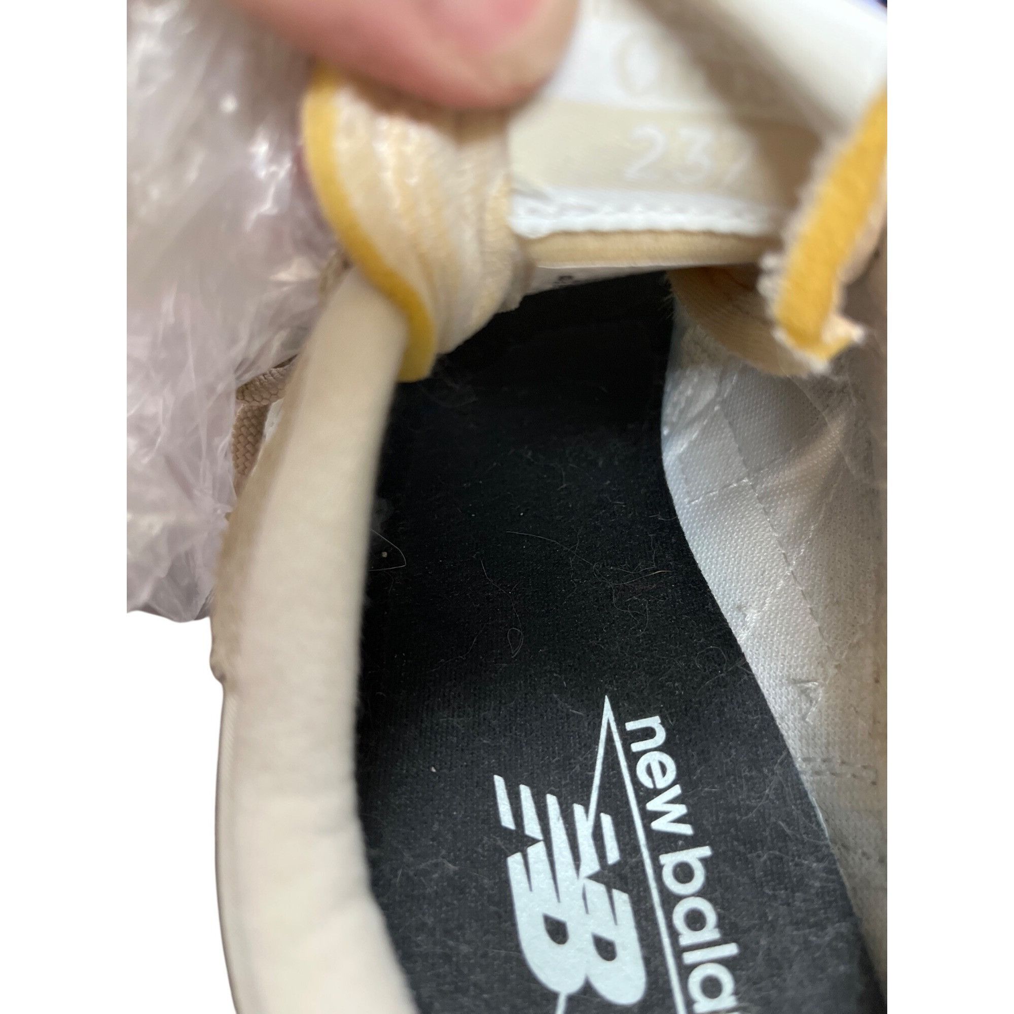 New Balance New Balance 237 wms tan white suede casual athletic sneakers Size US 8.5 / IT 38.5 - 8 Thumbnail