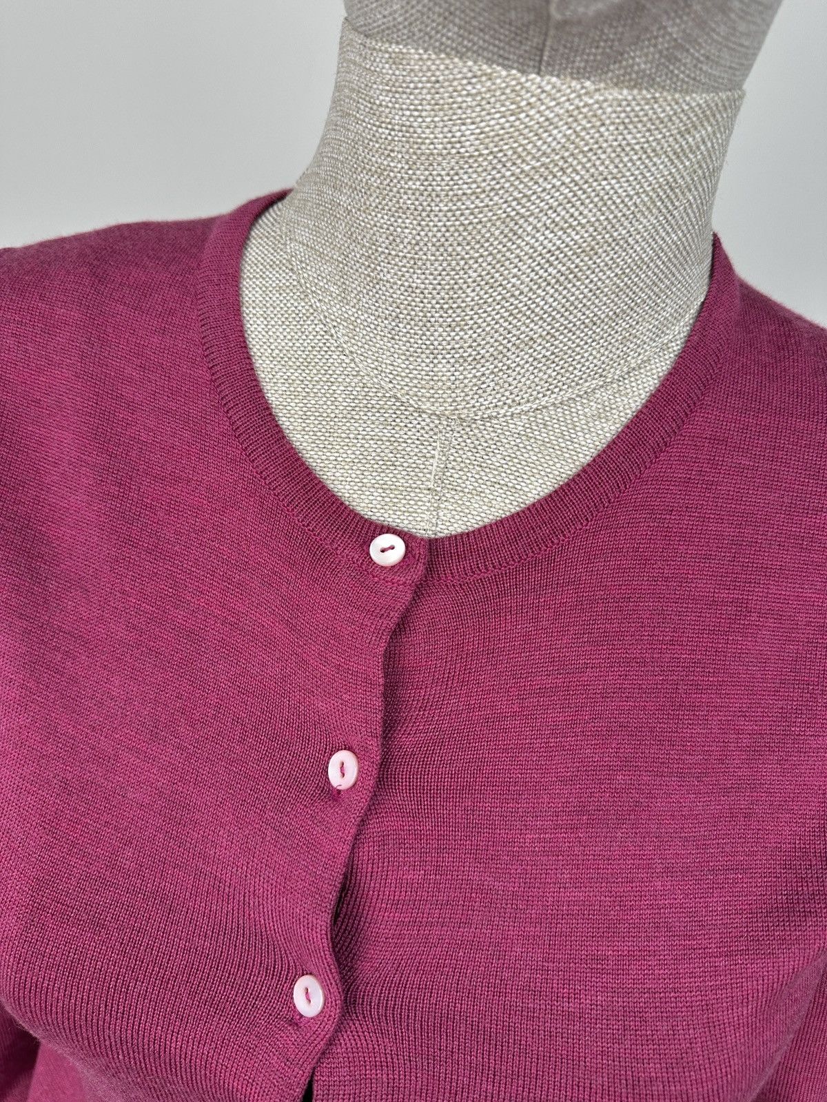 John Smedley JOHN SMEDLEY 100% Merino Wool Fuchsia Cardigan Sweater Size S / US 4 / IT 40 - 9 Thumbnail